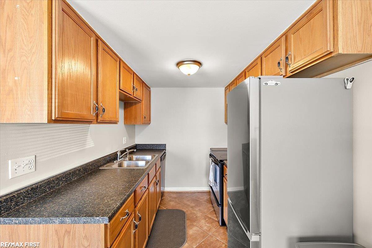 17445 Utica Oaks Lane, Roseville, MI, 48066