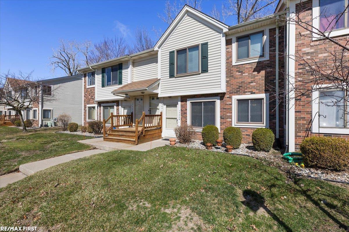 17445 Utica Oaks Lane, Roseville, MI, 48066