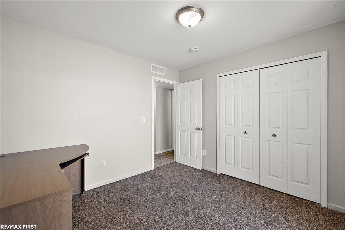 17445 Utica Oaks Lane, Roseville, MI, 48066