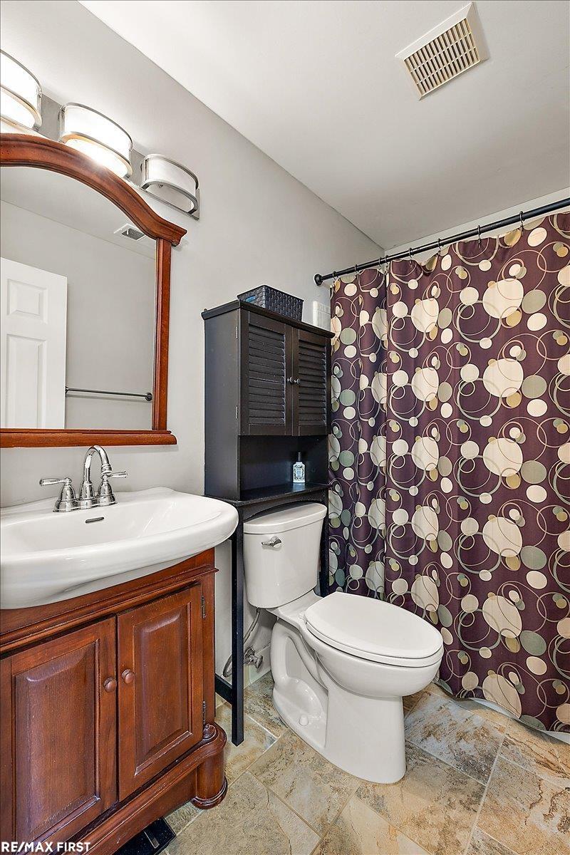 17445 Utica Oaks Lane, Roseville, MI, 48066