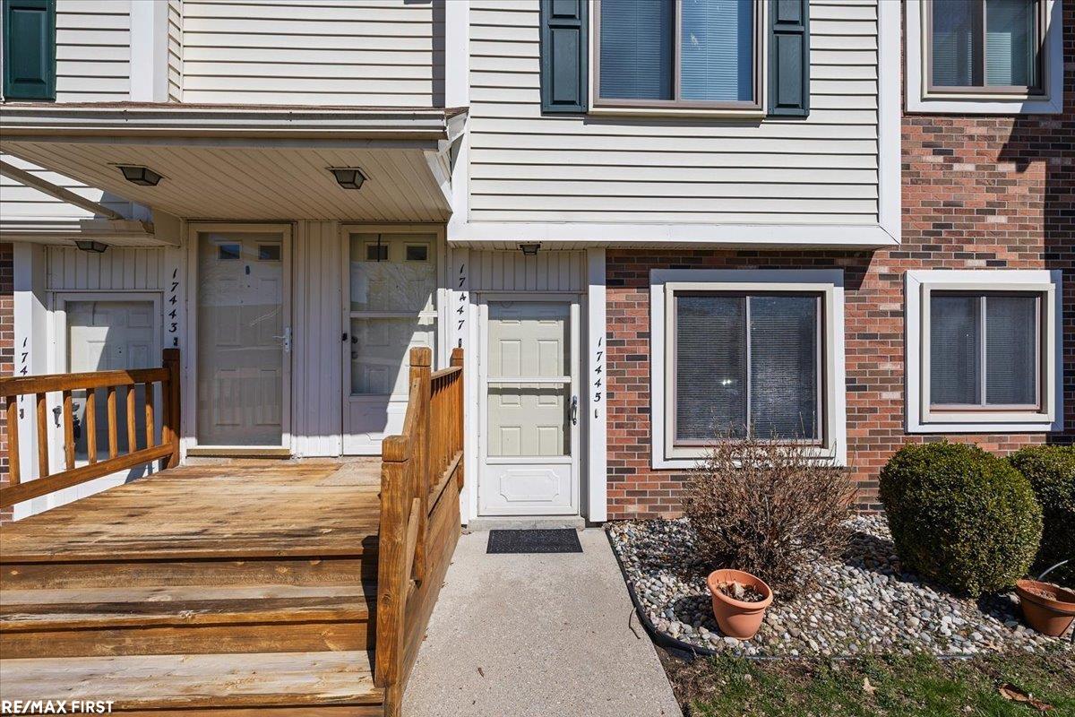 17445 Utica Oaks Lane, Roseville, MI, 48066