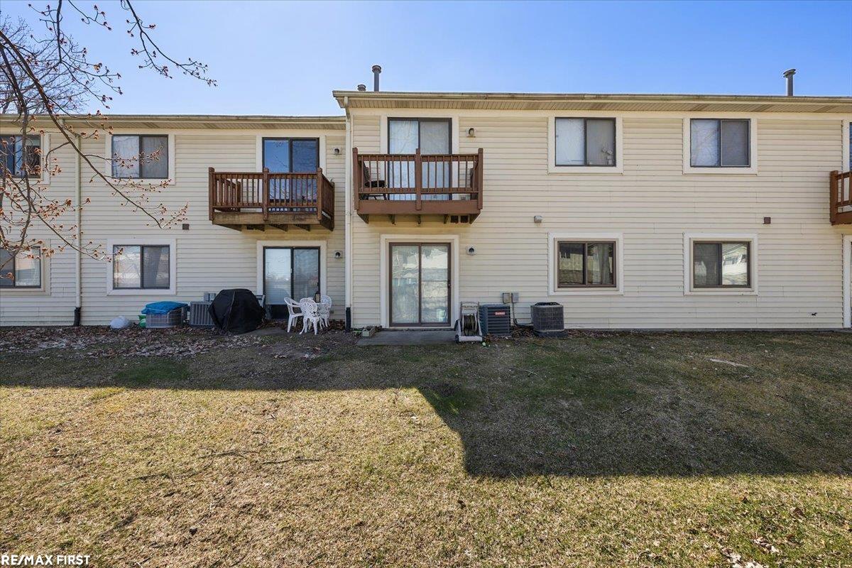 17445 Utica Oaks Lane, Roseville, MI, 48066