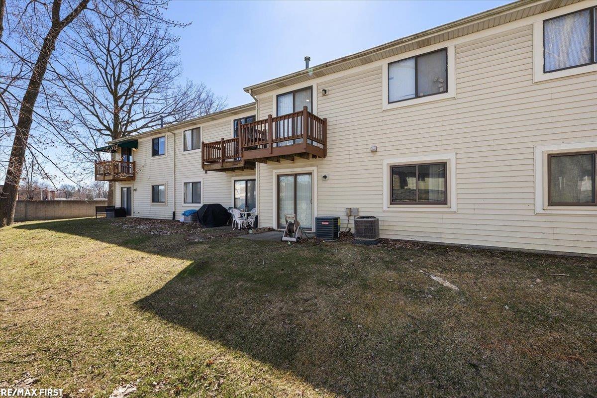 17445 Utica Oaks Lane, Roseville, MI, 48066