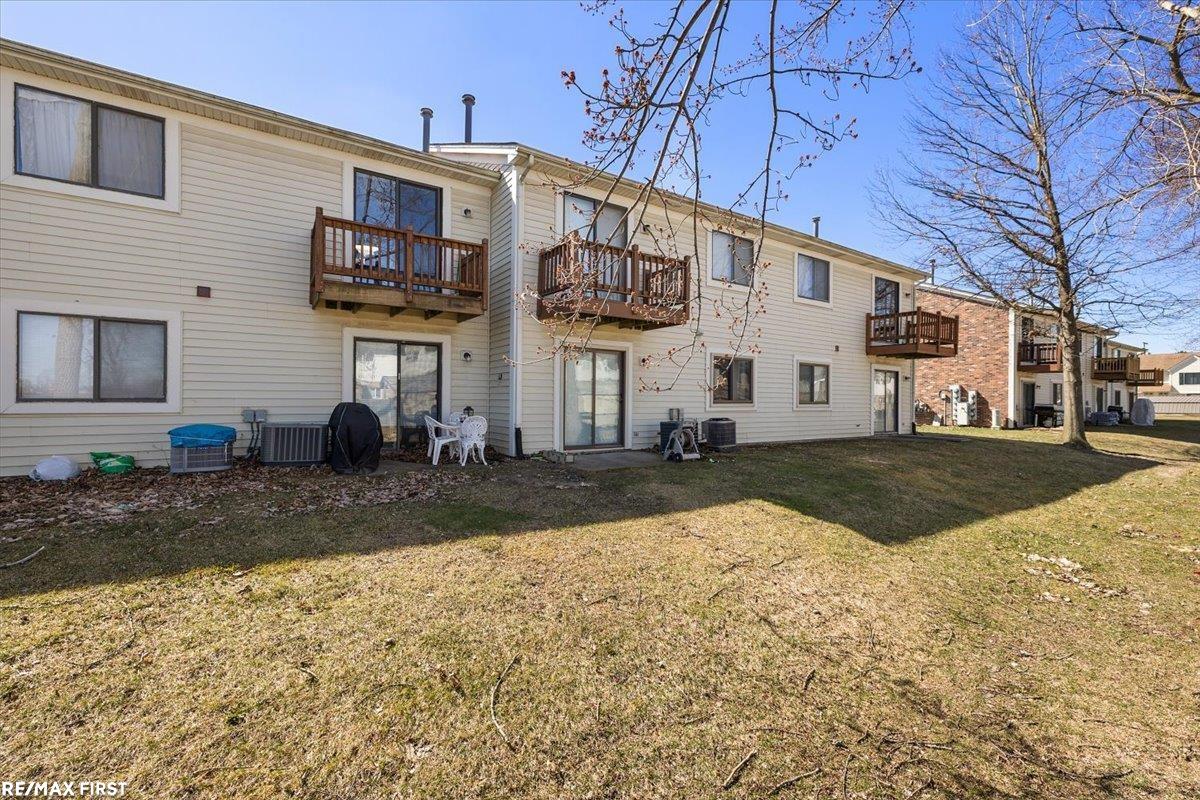 17445 Utica Oaks Lane, Roseville, MI, 48066