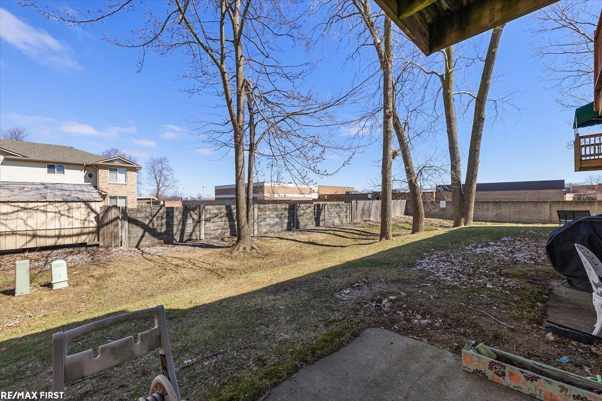 17445 Utica Oaks Lane, Roseville, MI, 48066