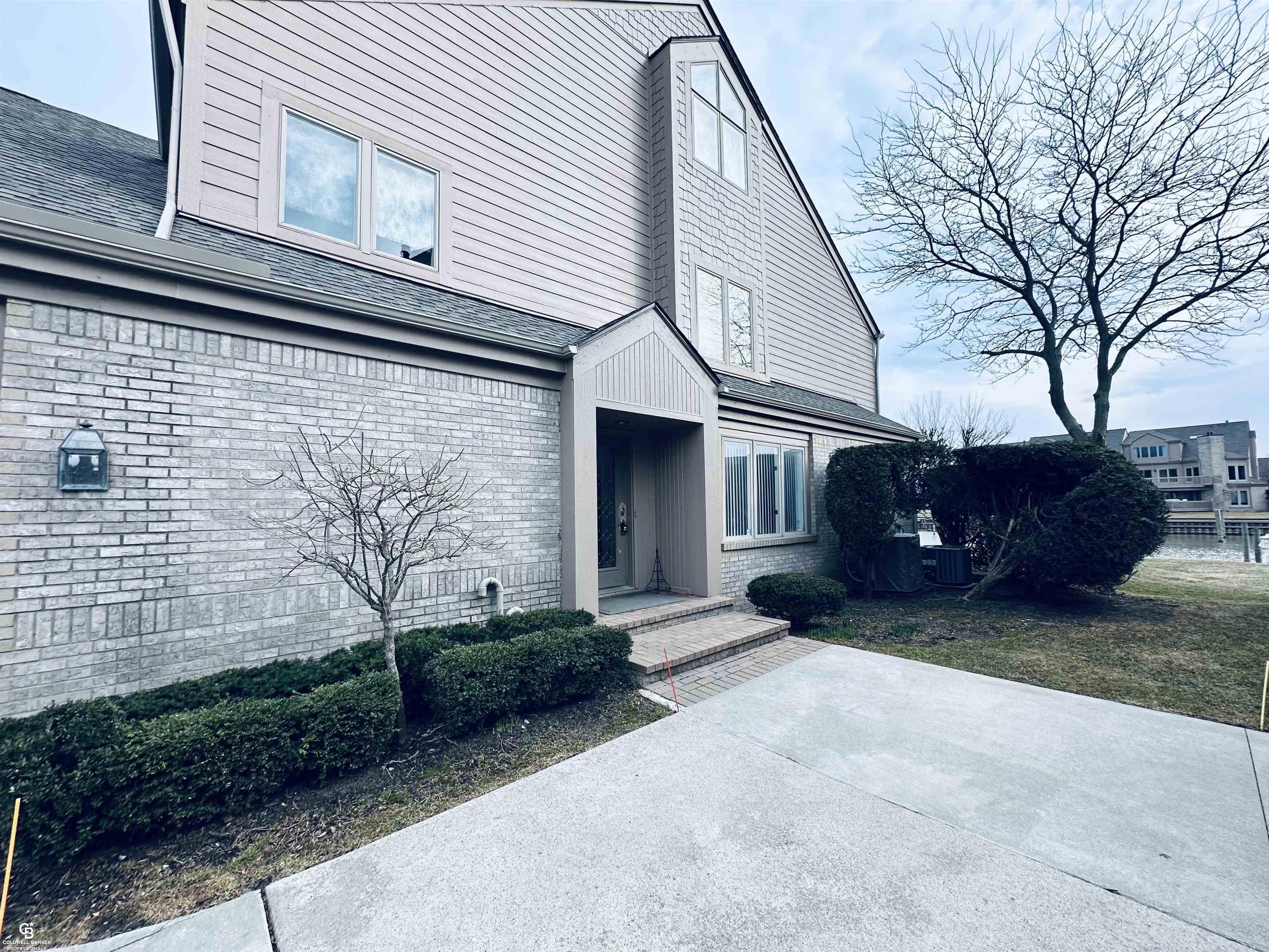 26301 Harbour Pointe Dr N Drive, Harrison Twp, MI, 48045-3298