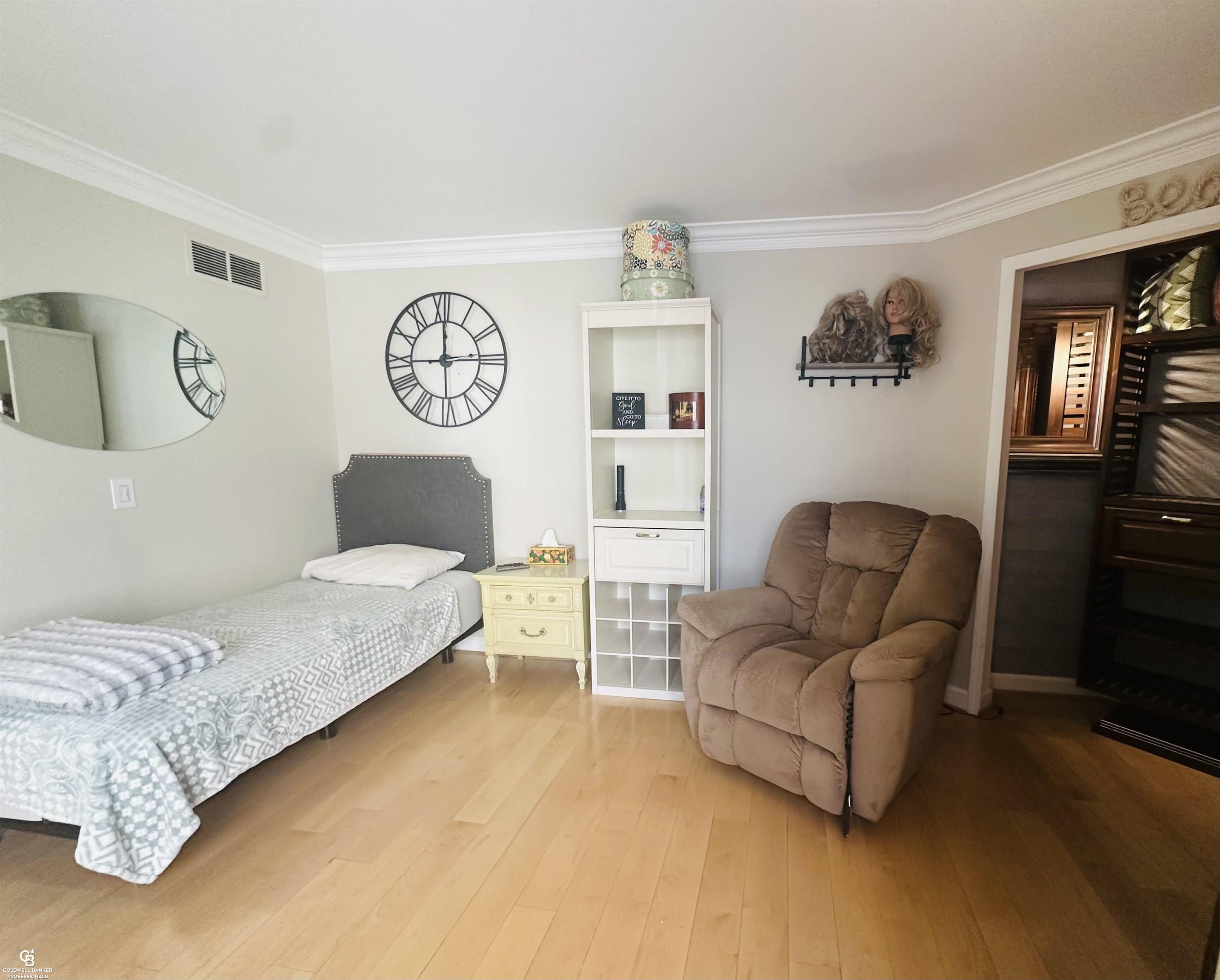 26301 Harbour Pointe Dr N Drive, Harrison Twp, MI, 48045-3298