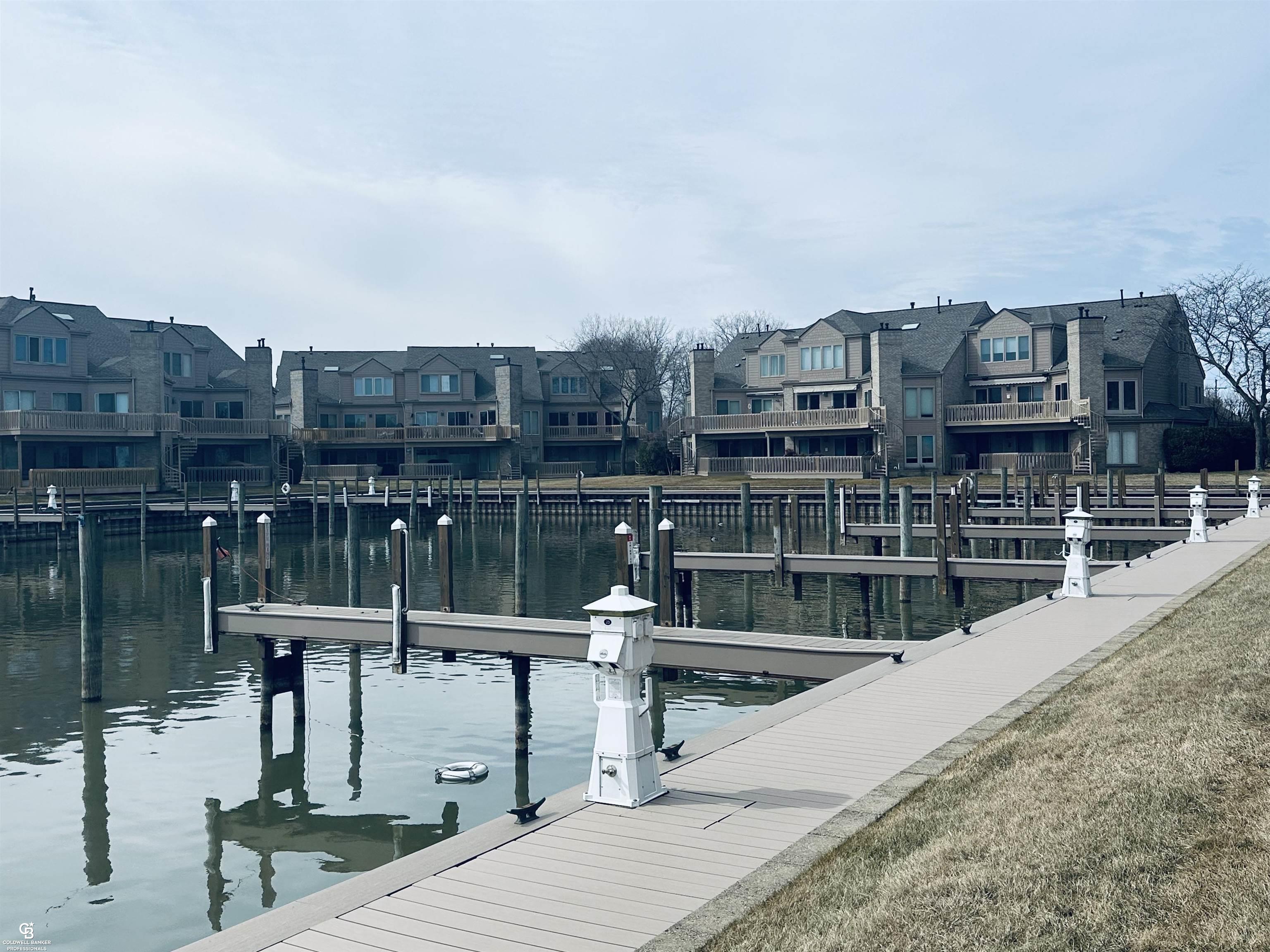 26301 Harbour Pointe Dr N Drive, Harrison Twp, MI, 48045-3298