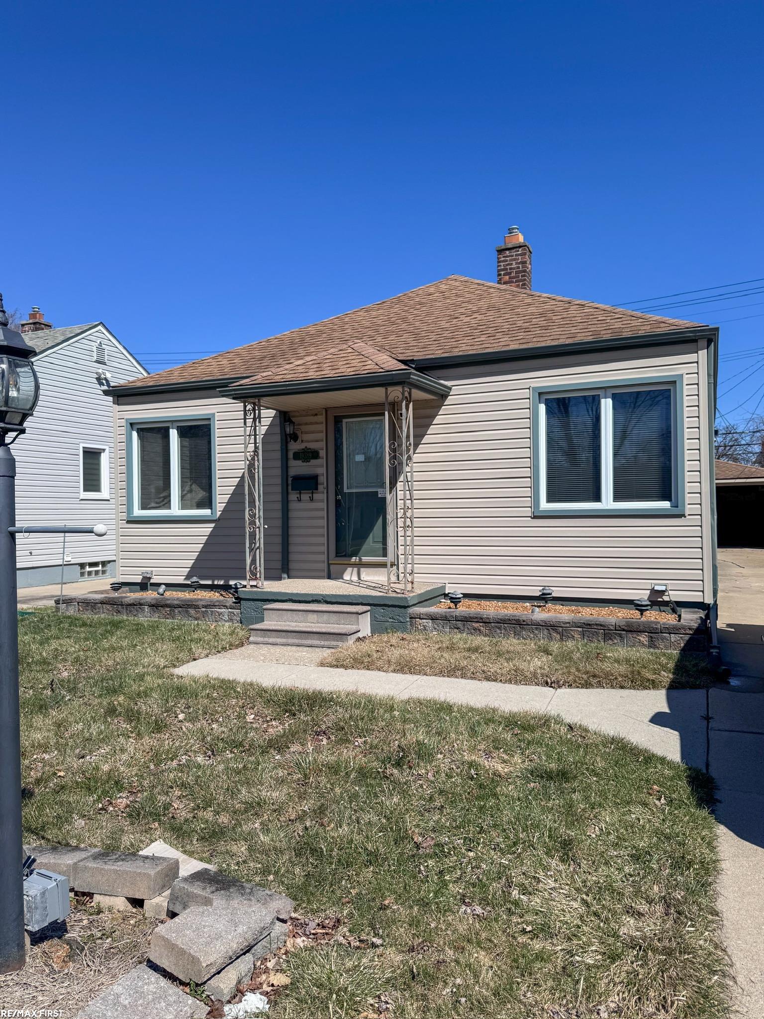 19389 Roscommon Street, Harper Woods, MI, 48225