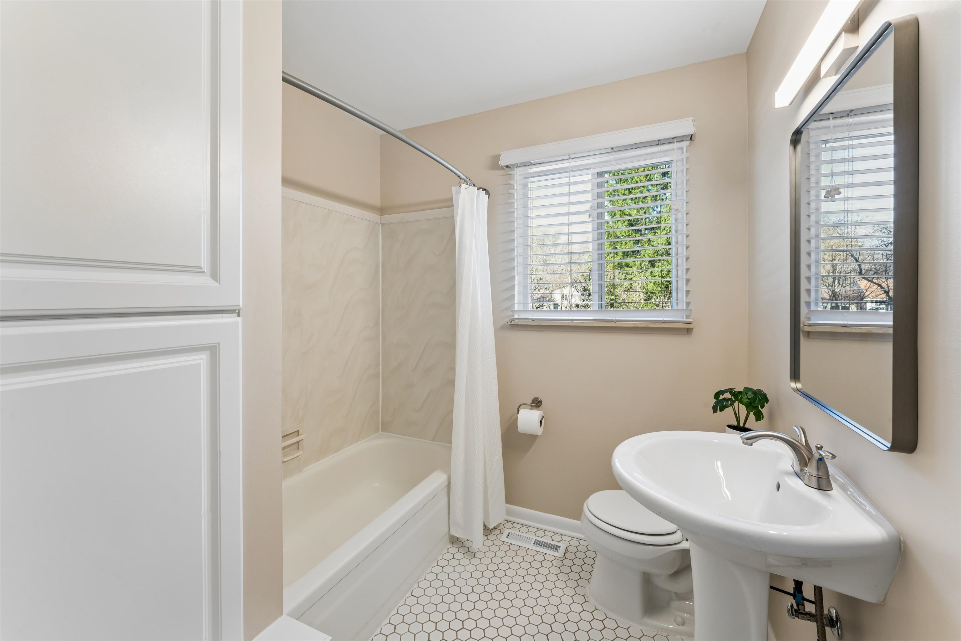 11160 Riverview Drive, Grand Blanc, MI, 48439