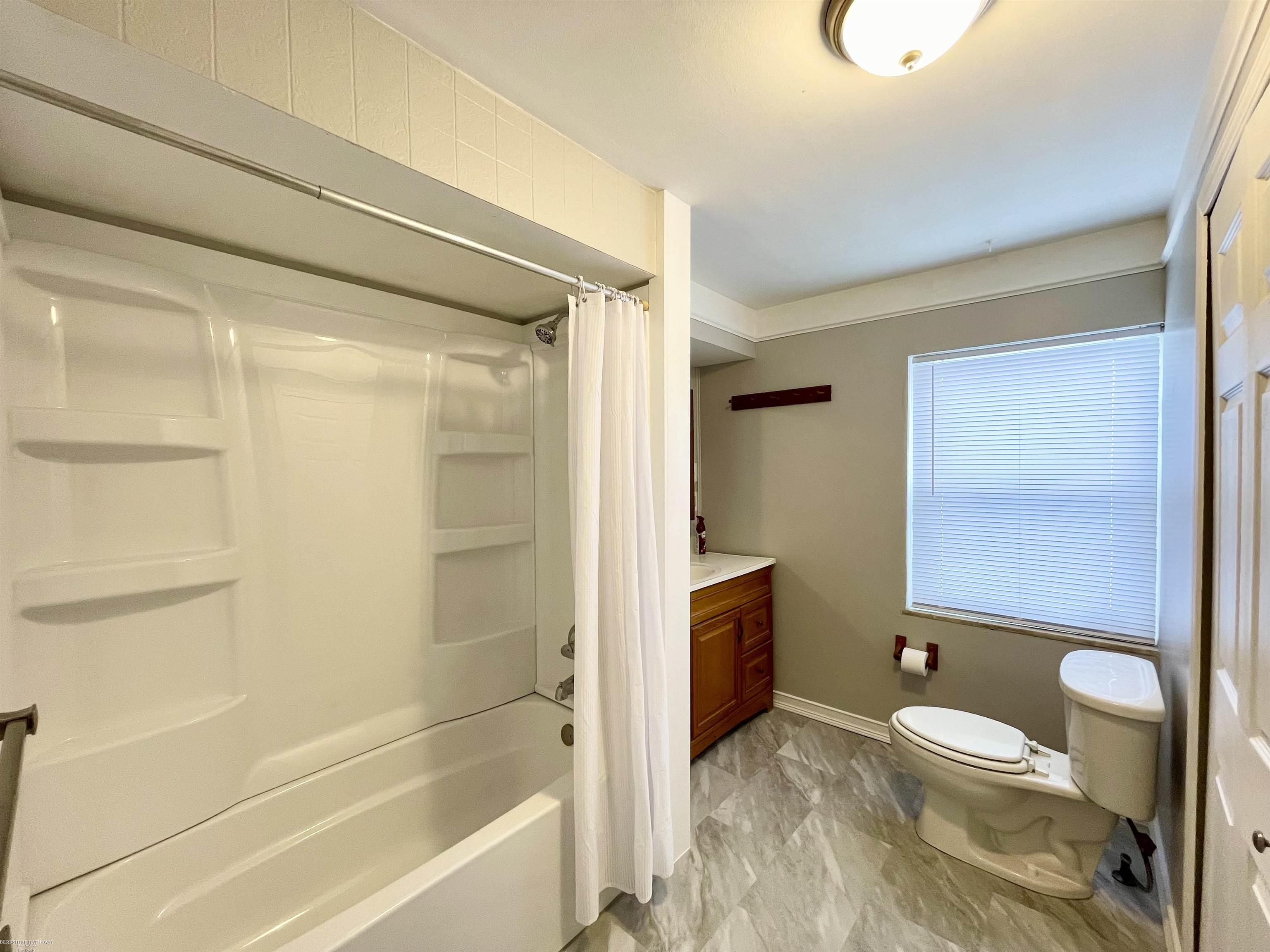 12531 Common Road, Warren, MI, 48093