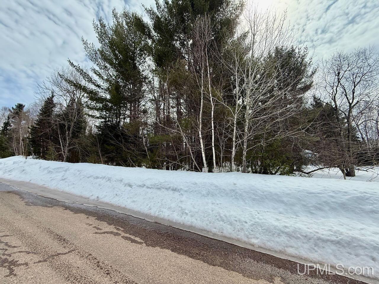 1071 & 1075 Highland Drive, Ishpeming, MI, 49849