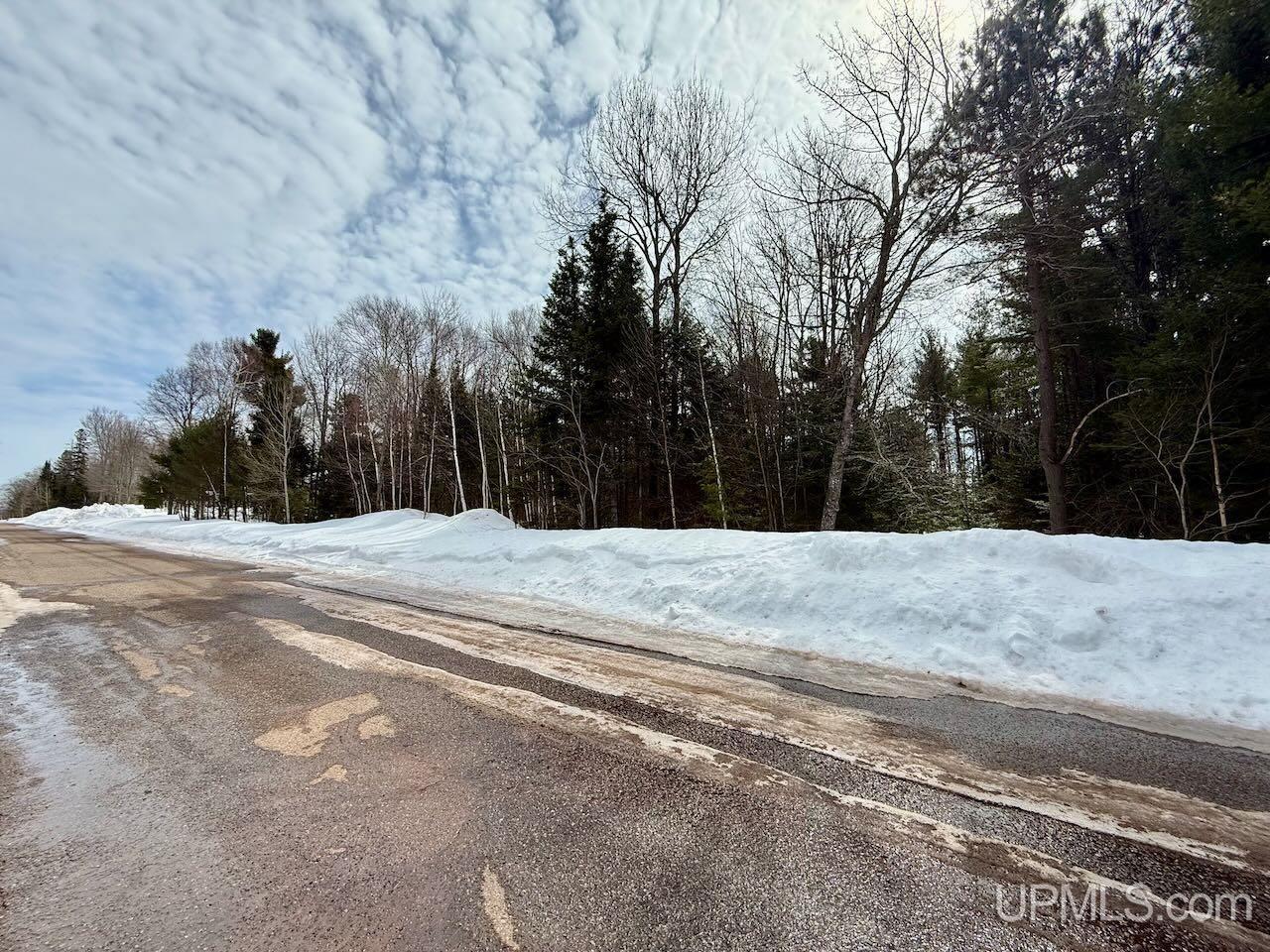 1071 & 1075 Highland Drive, Ishpeming, MI, 49849
