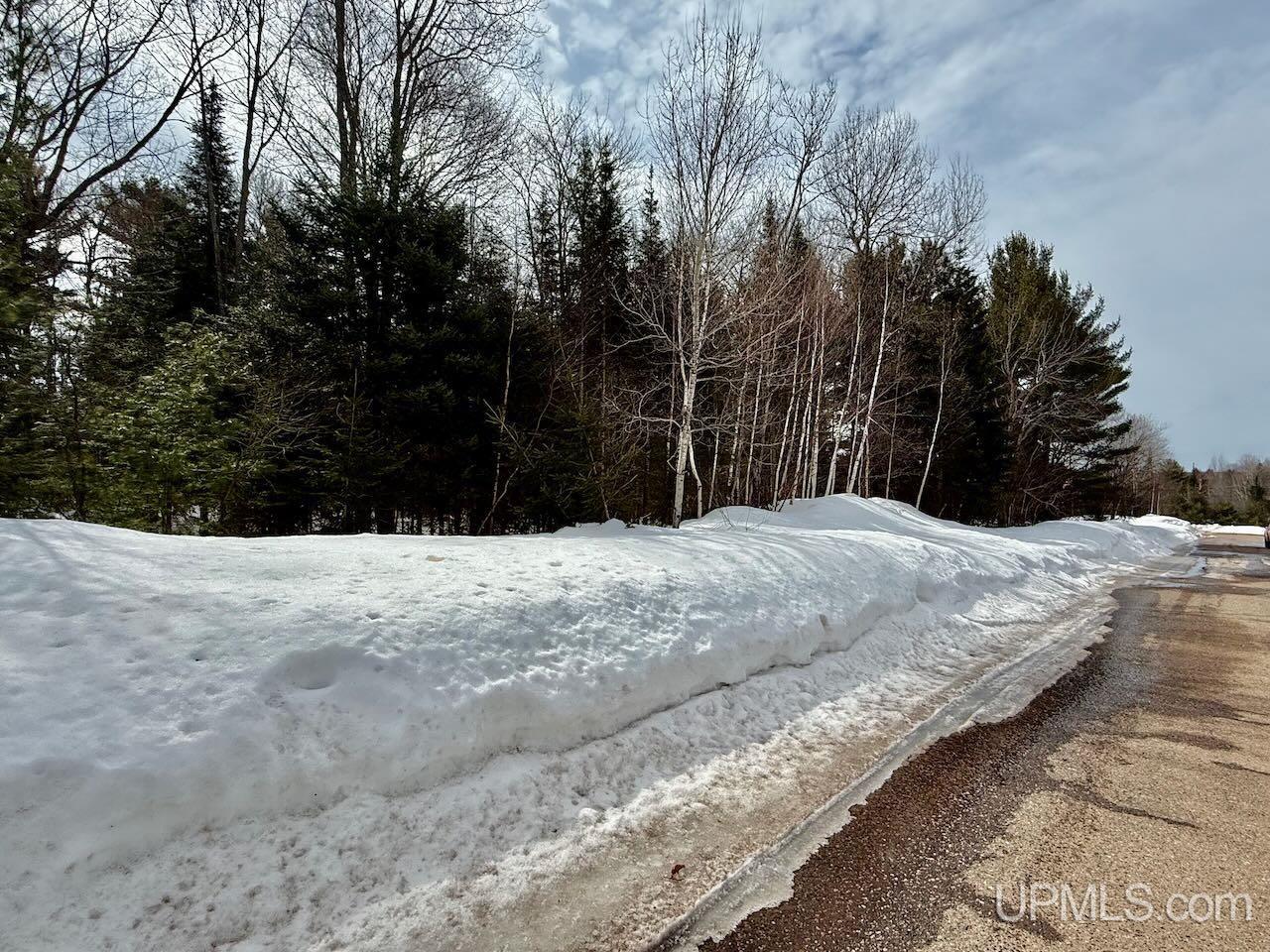 1071 & 1075 Highland Drive, Ishpeming, MI, 49849