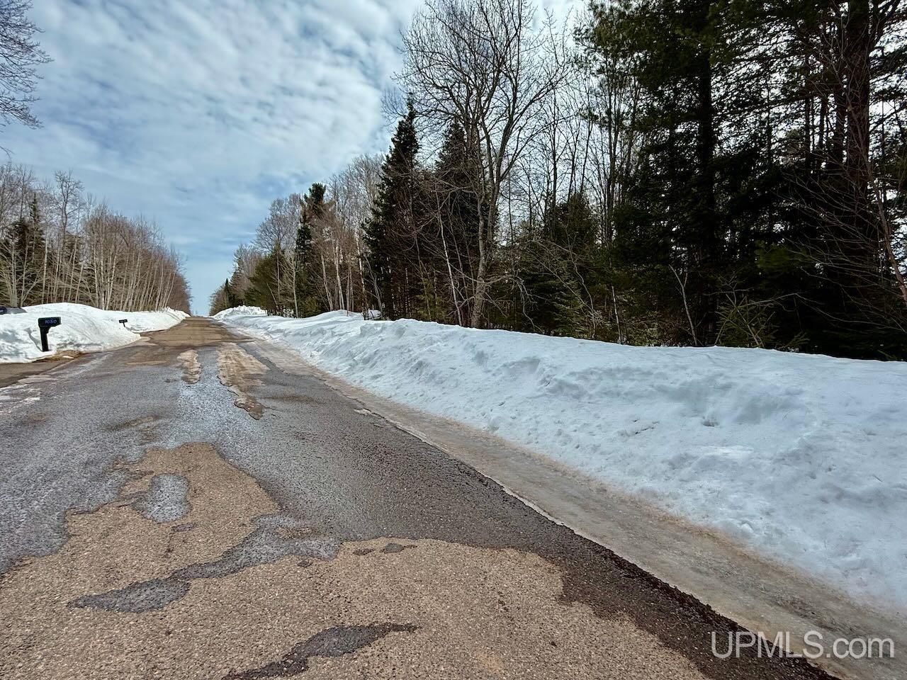 1071 & 1075 Highland Drive, Ishpeming, MI, 49849