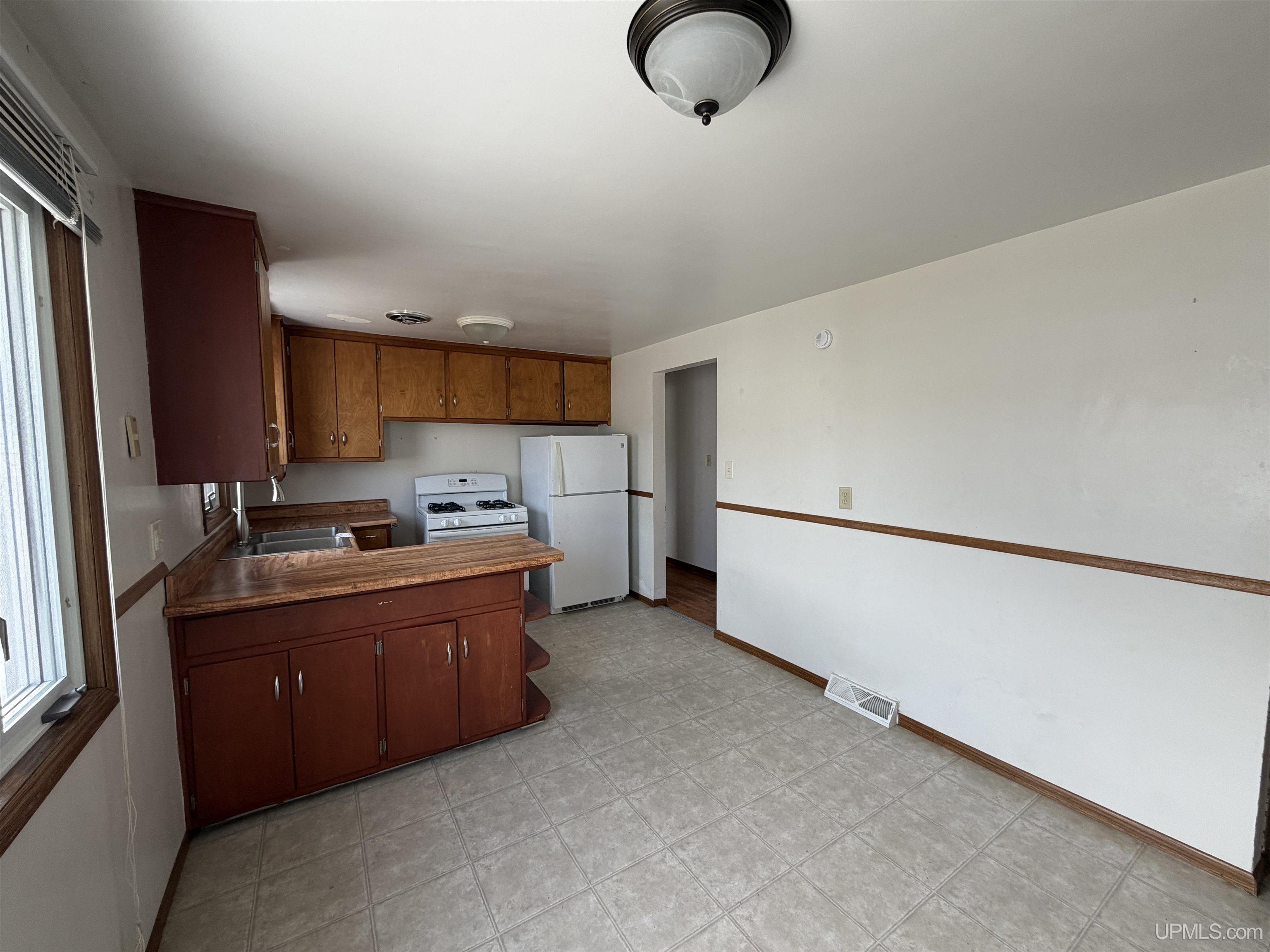 2100 14th Street, Menominee, MI, 49858