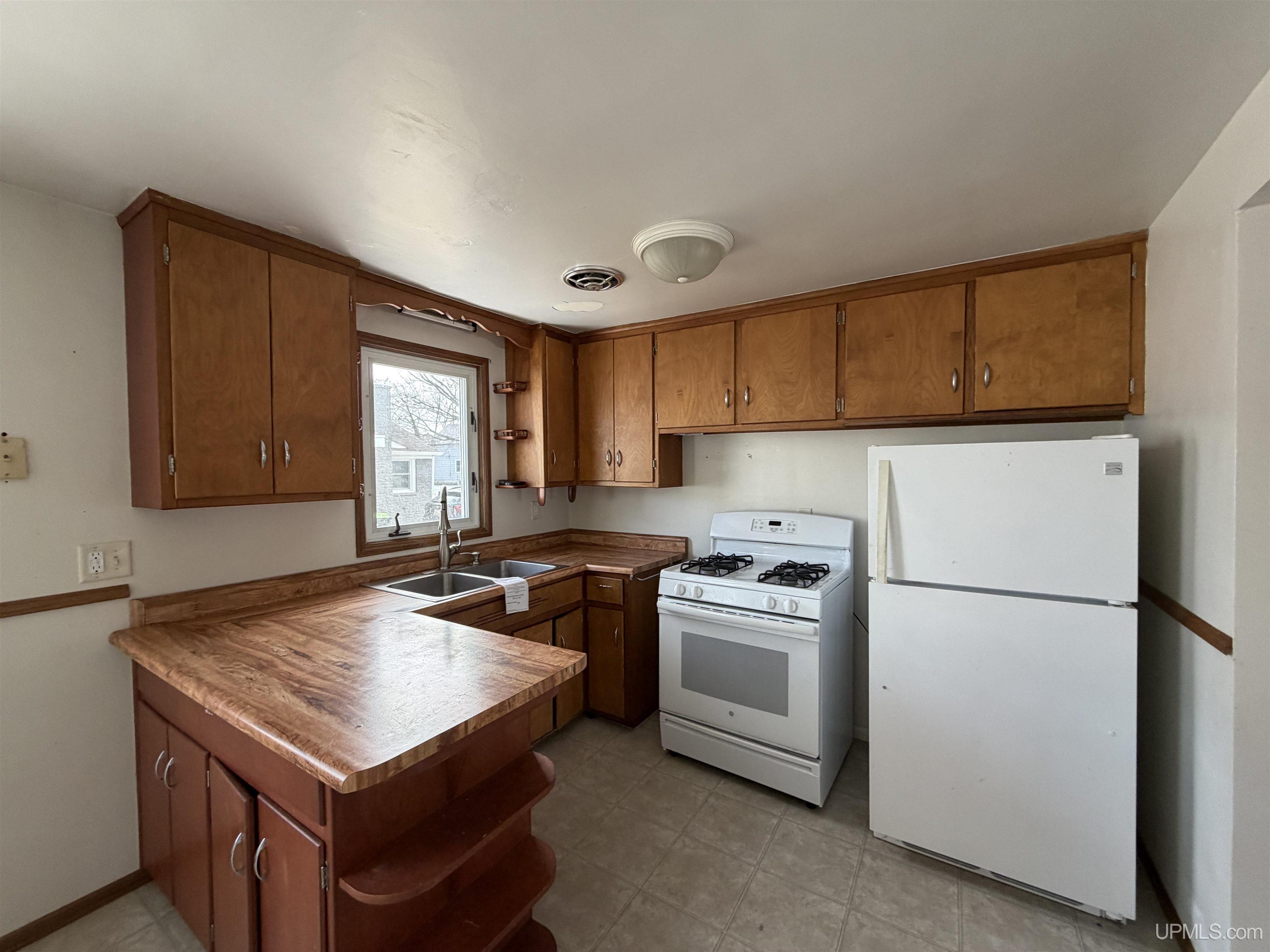 2100 14th Street, Menominee, MI, 49858