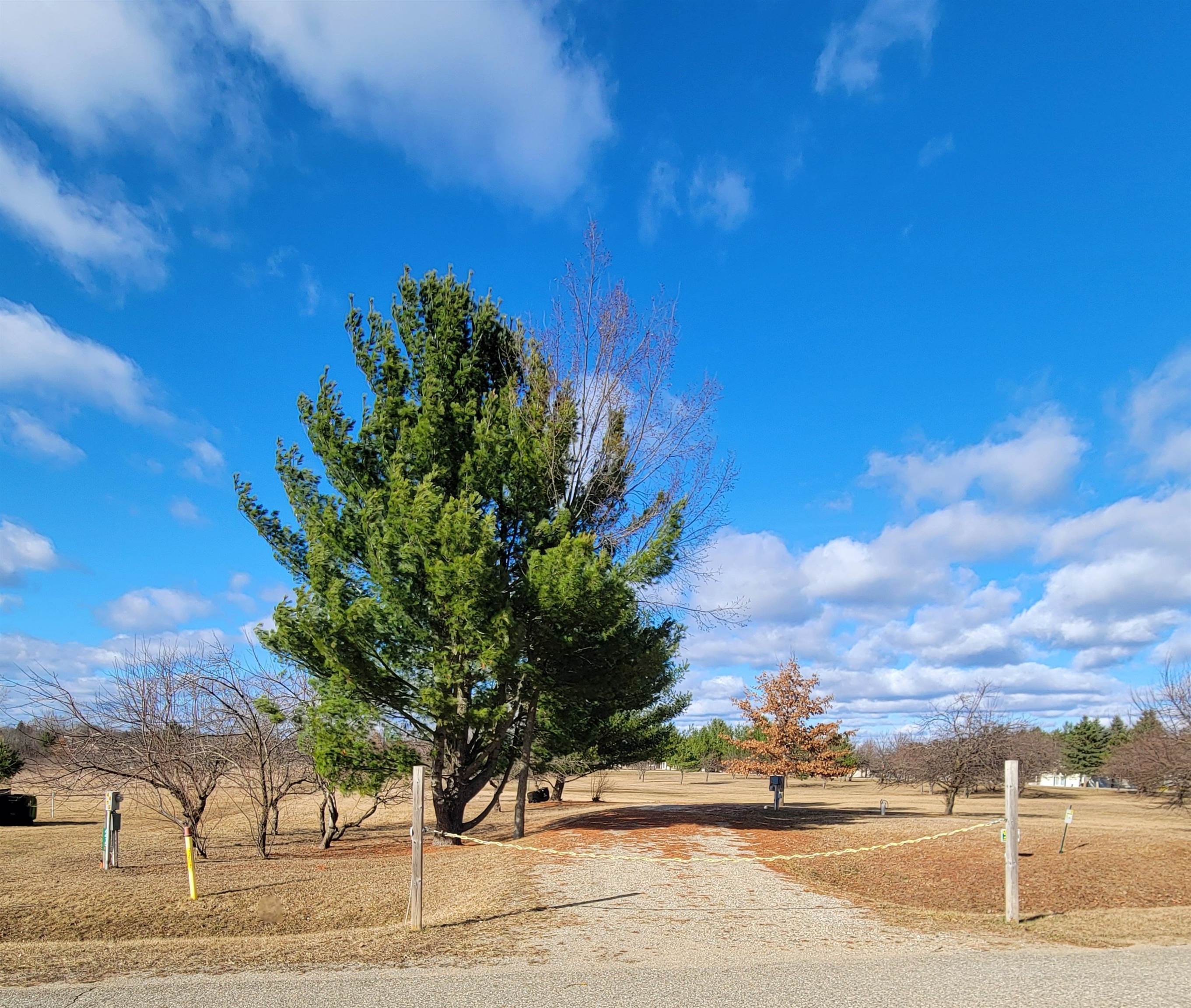 <p><i>Your Next Home Is Calling</i></p>