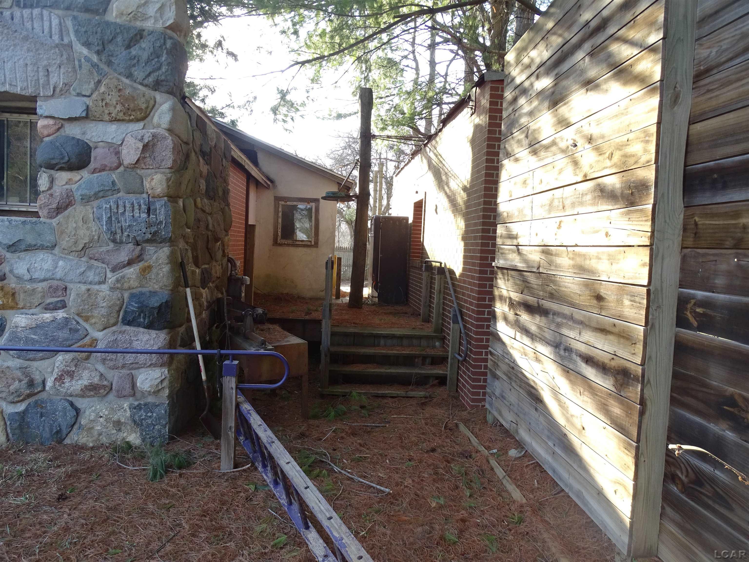 433 Coolbaugh Road, Jackson, MI, 49201-9153