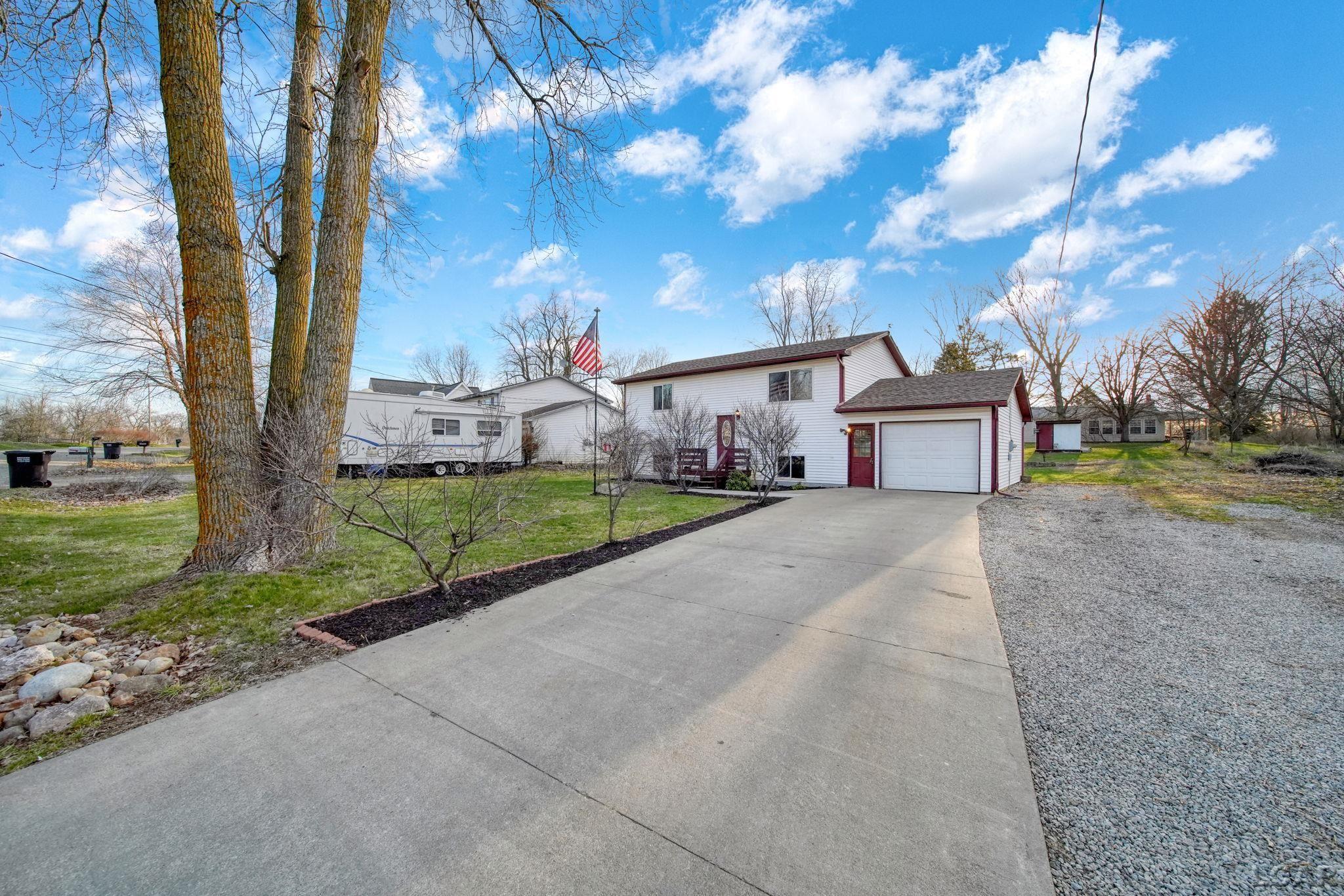 10579 Emerald Drive, Cement City, MI, 49233