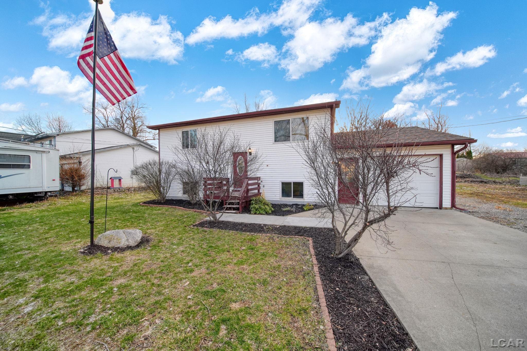 10579 Emerald Drive, Cement City, MI, 49233