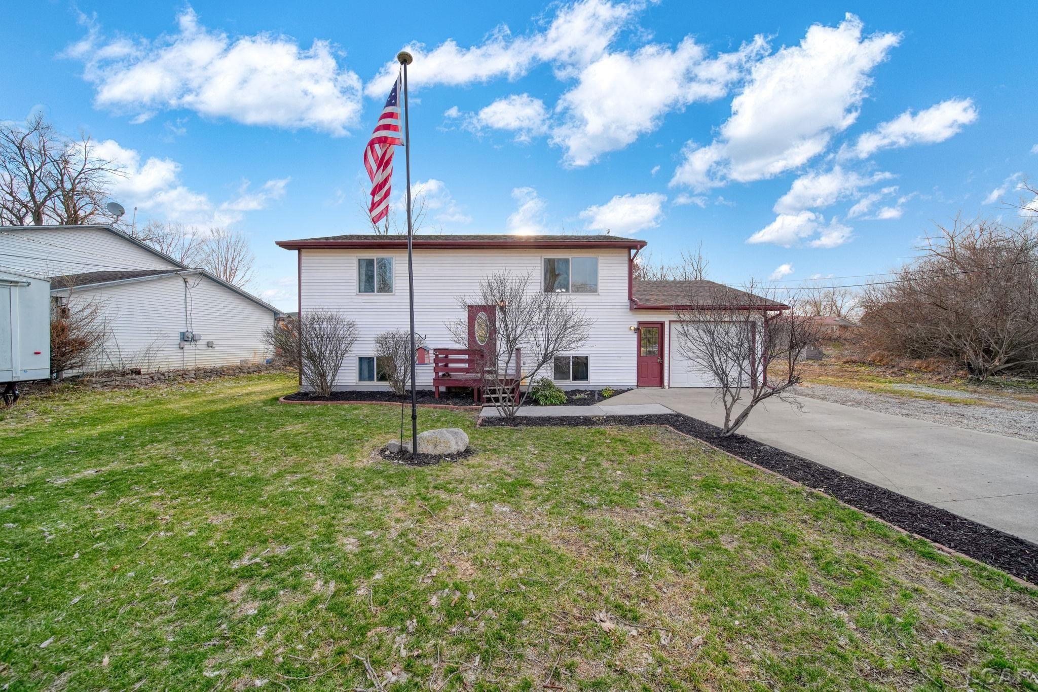 10579 Emerald Drive, Cement City, MI, 49233
