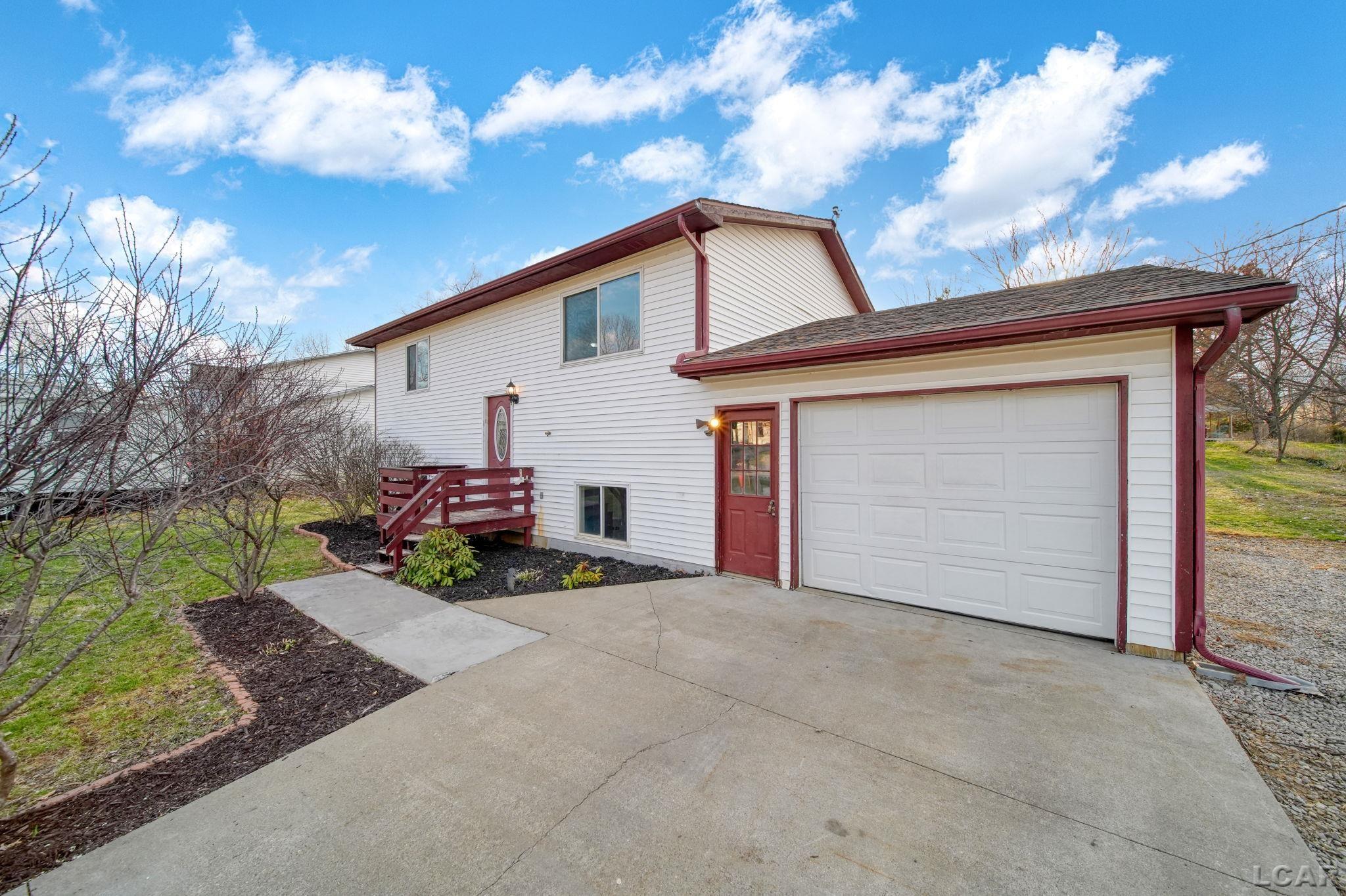 10579 Emerald Drive, Cement City, MI, 49233