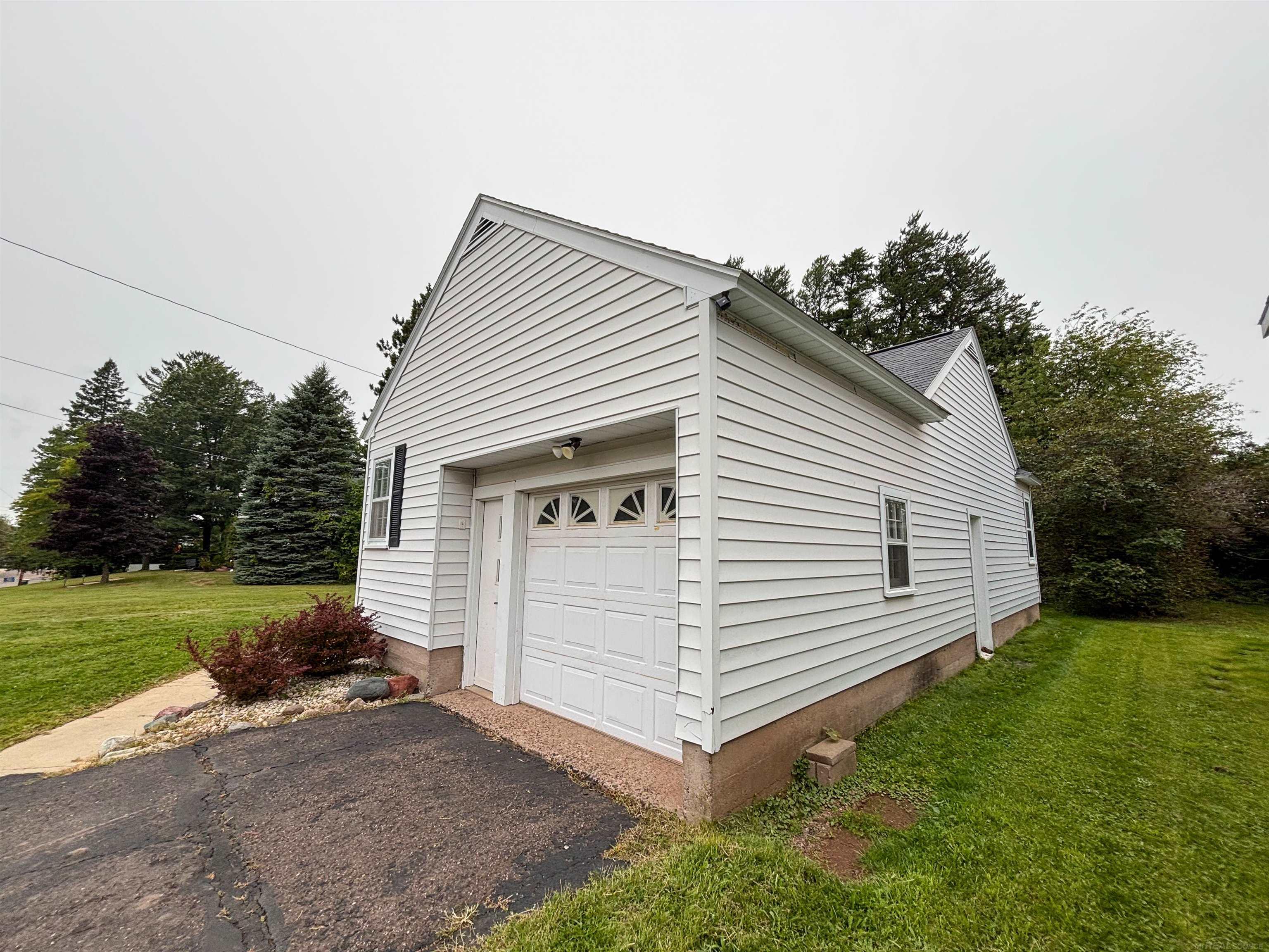 110 W Francis Street, Ironwood, MI, 49938