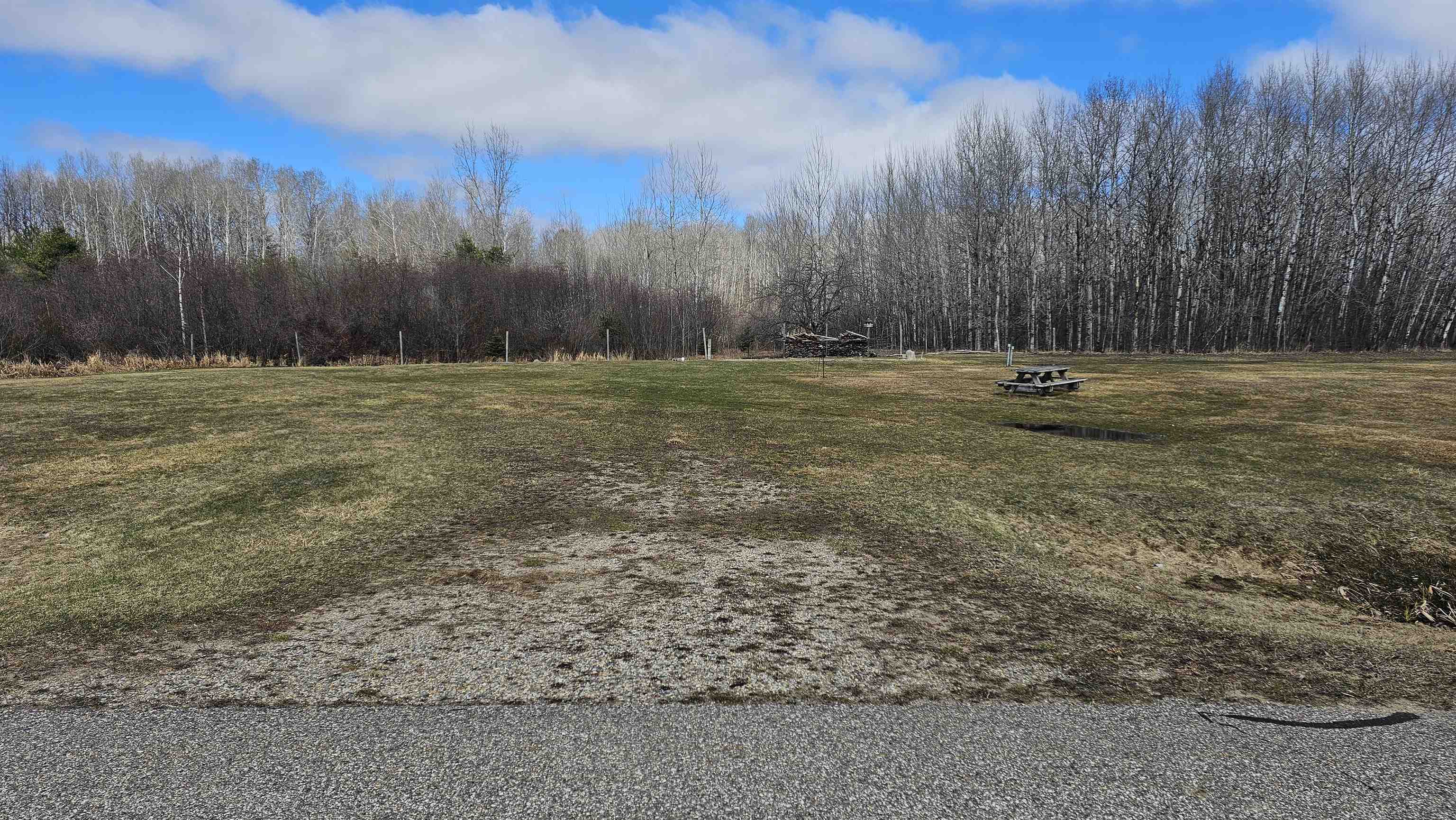 <p><i>Your Next Home Is Calling</i></p>