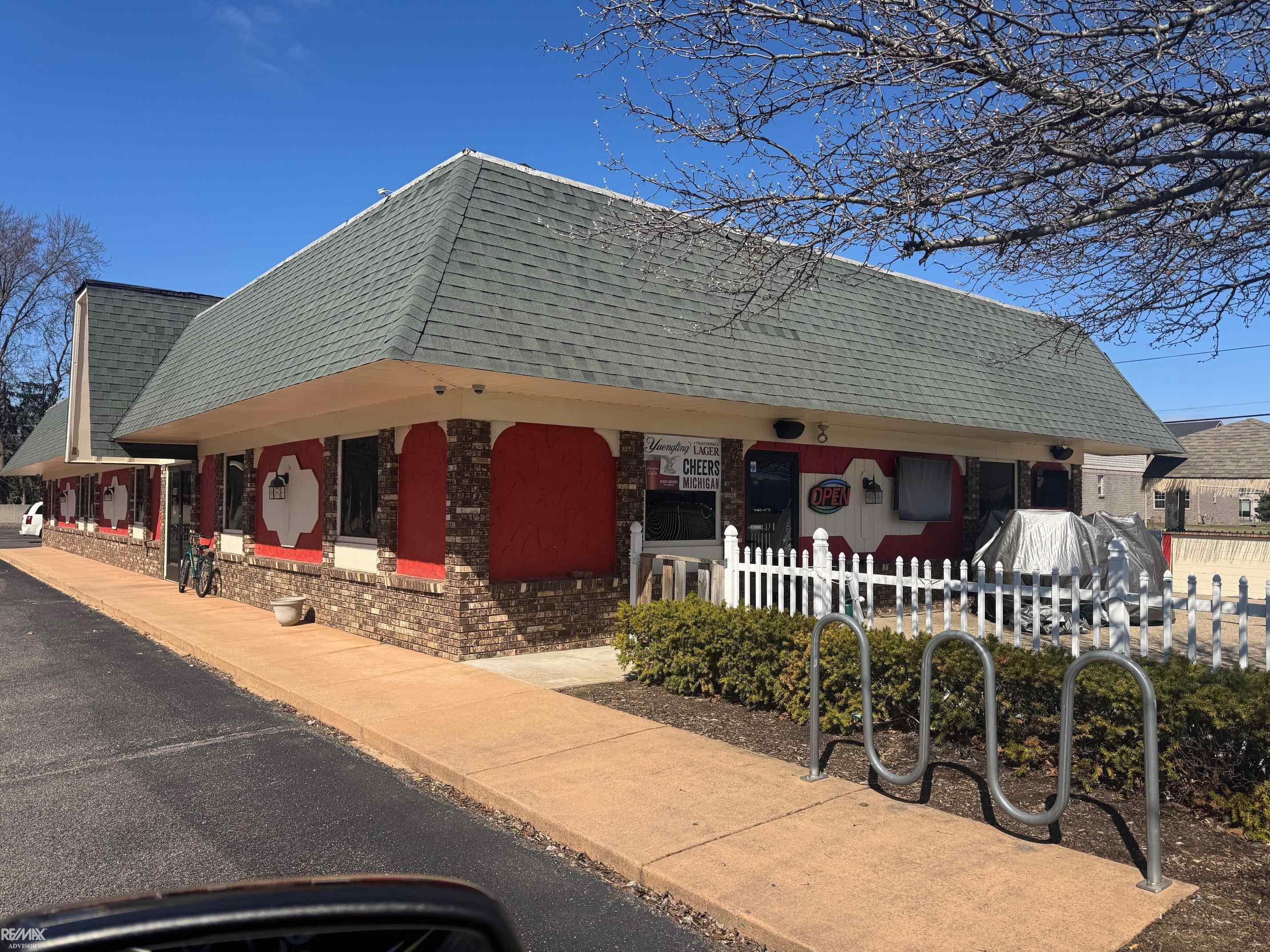 7417 W 8 Mile Road, Detroit, MI, 48221 1262