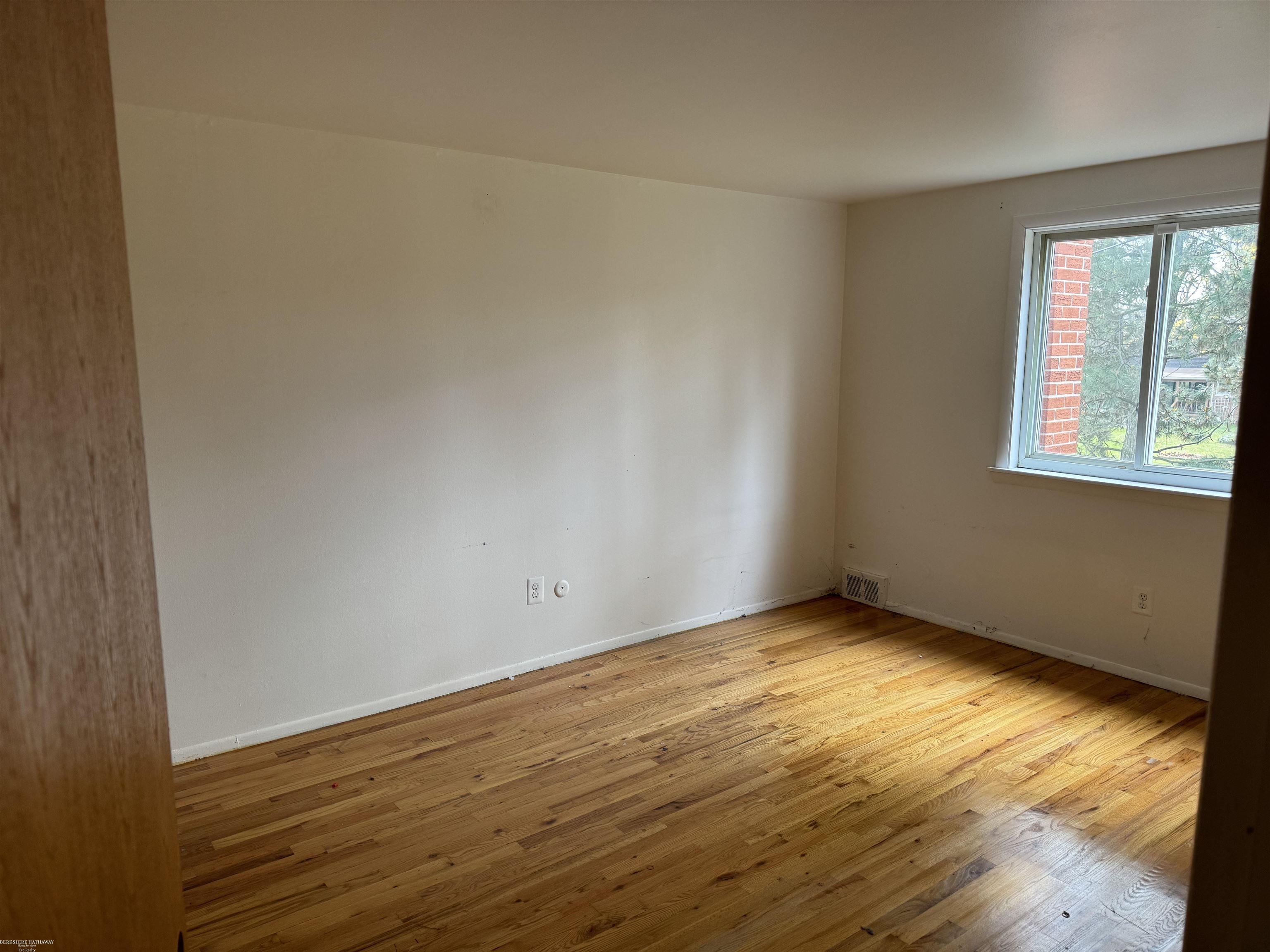 Listing Photo 5 - Condo for sale in building located at 8734 Sterling St, Center Line, MI 48015