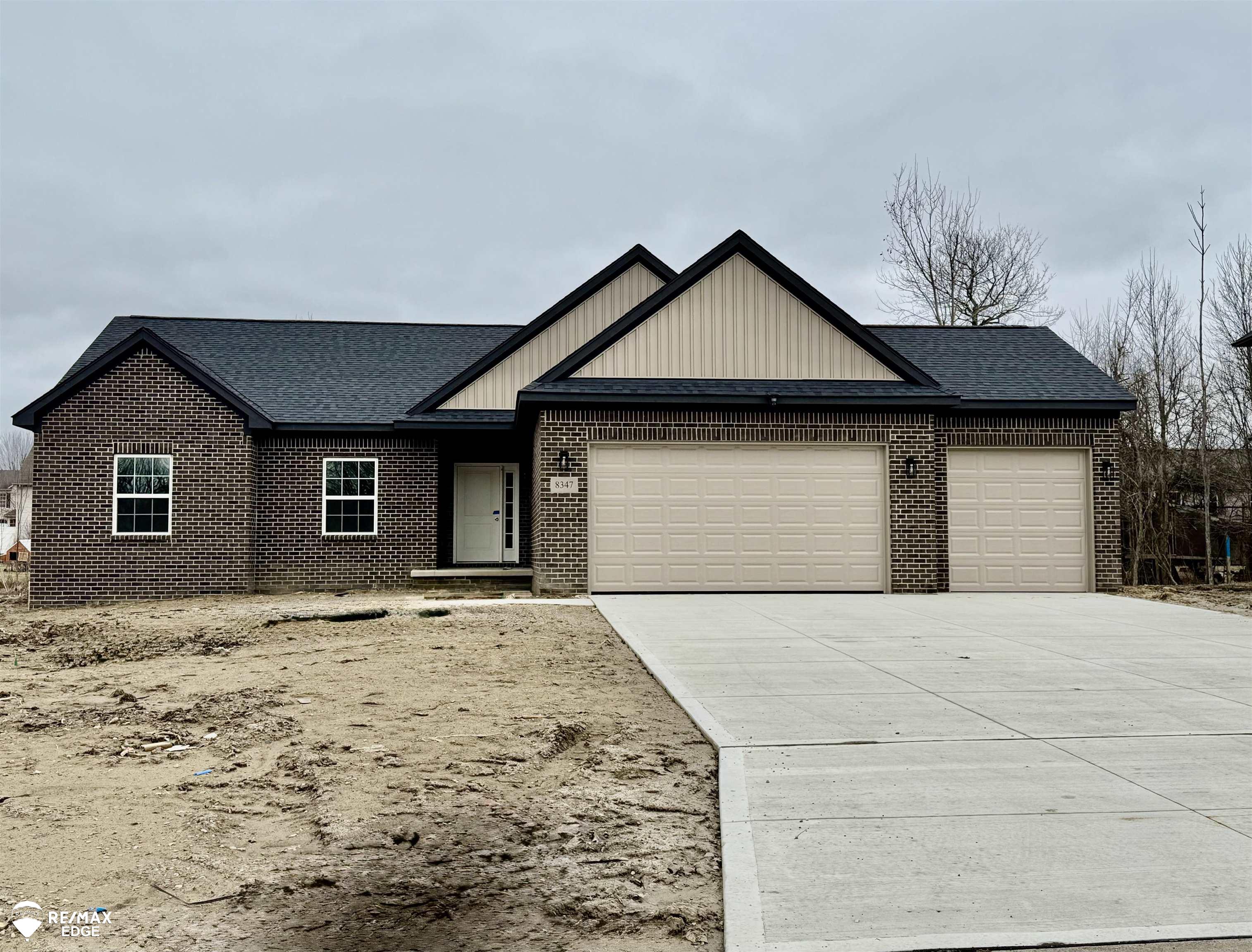 8347 Peninsula Circle, Grand Blanc, MI, 48439