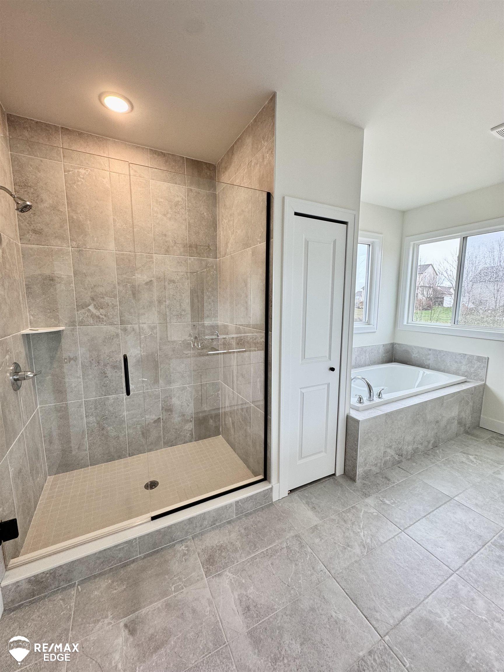 8347 Peninsula Circle, Grand Blanc, MI, 48439