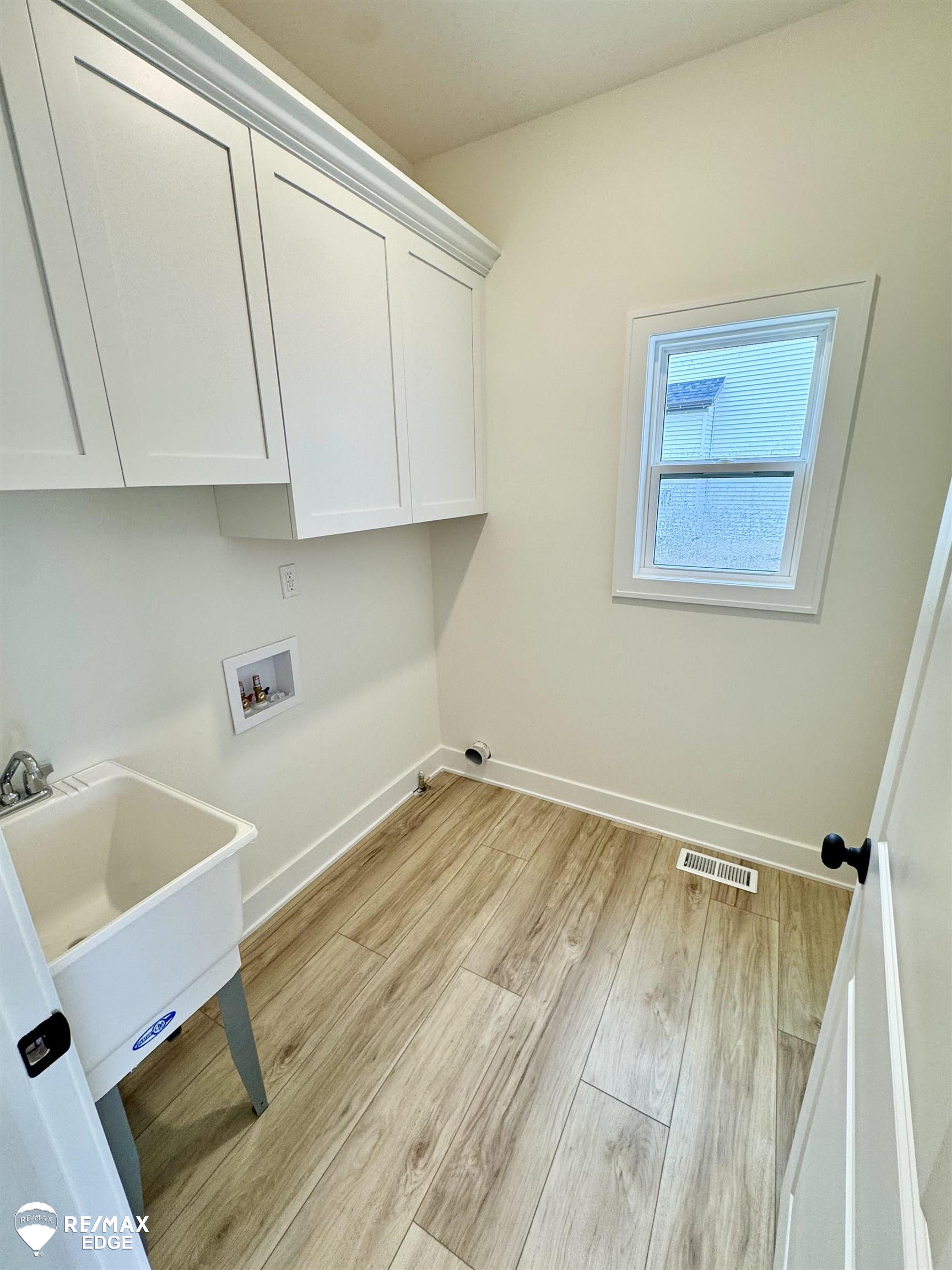 8347 Peninsula Circle, Grand Blanc, MI, 48439