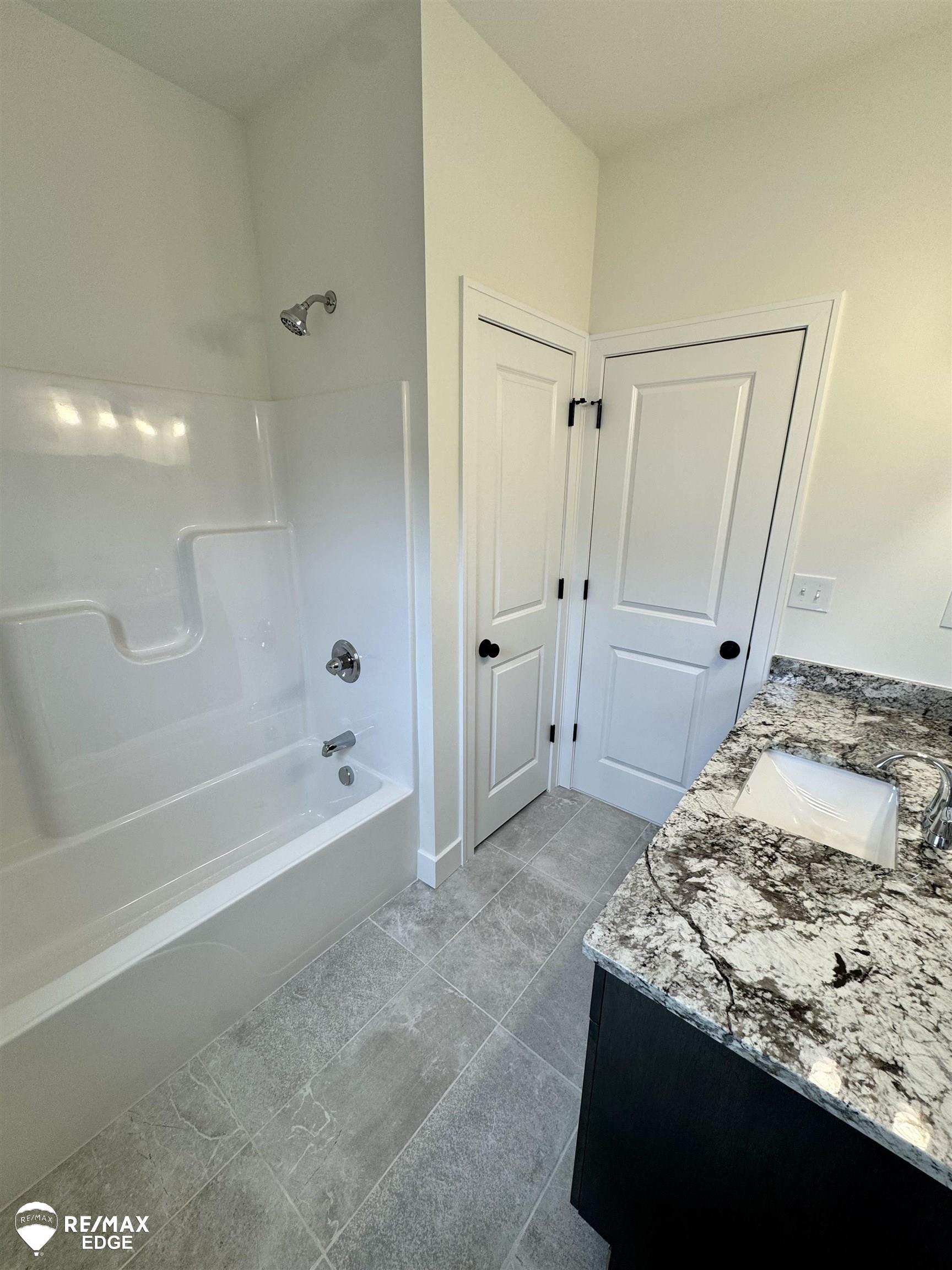 8347 Peninsula Circle, Grand Blanc, MI, 48439