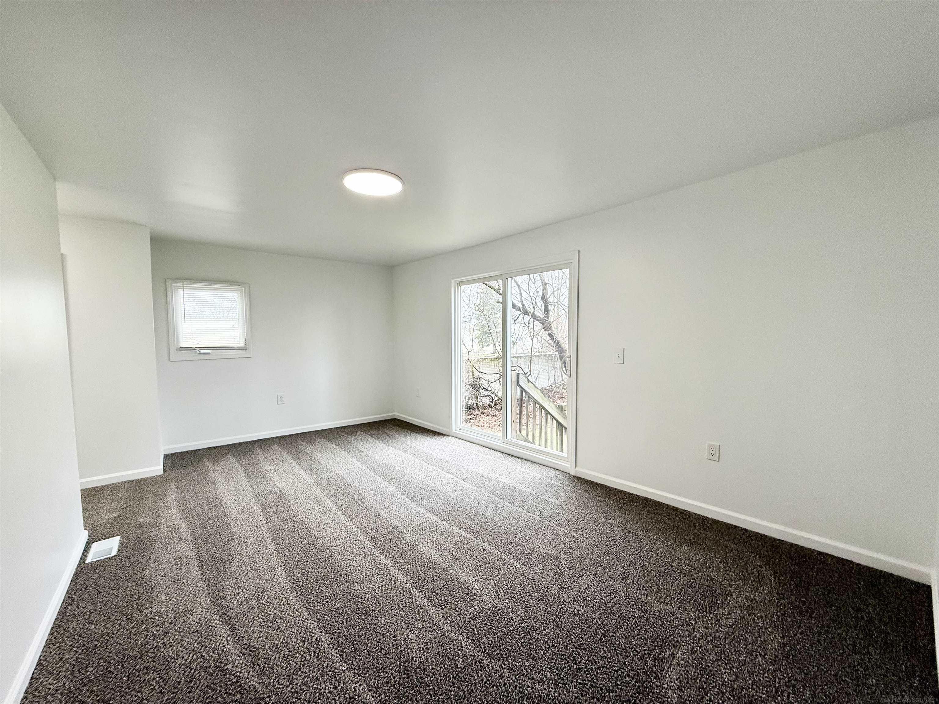 261 N Saginaw Street, Pontiac, MI, 48342