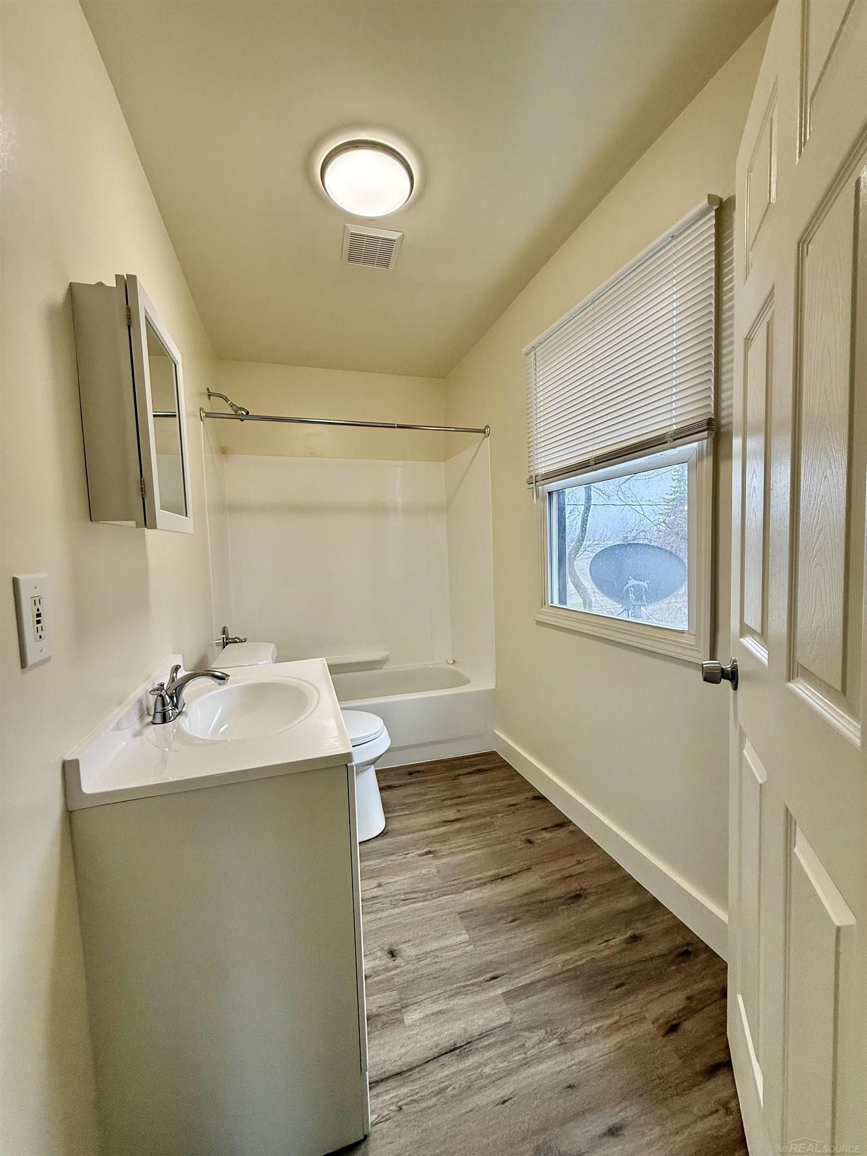 261 N Saginaw Street, Pontiac, MI, 48342