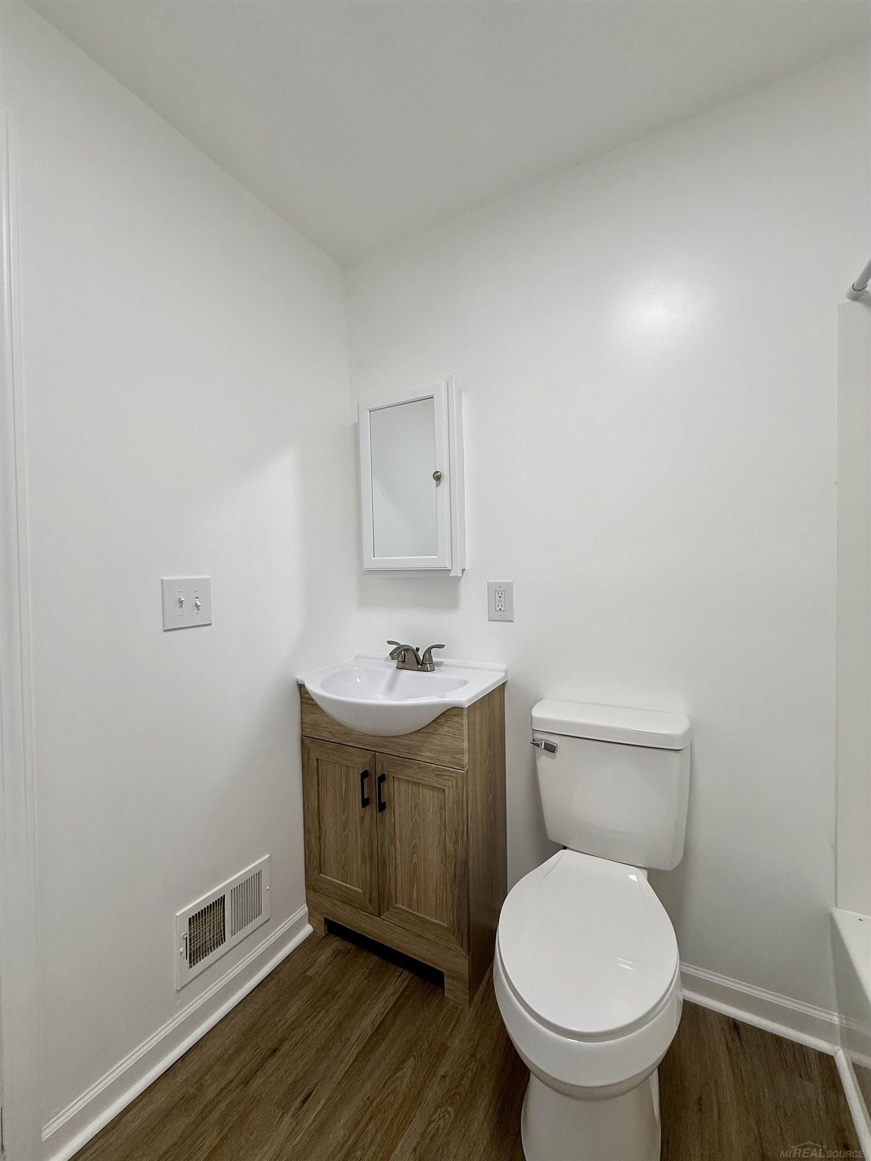 261 N Saginaw Street, Pontiac, MI, 48342