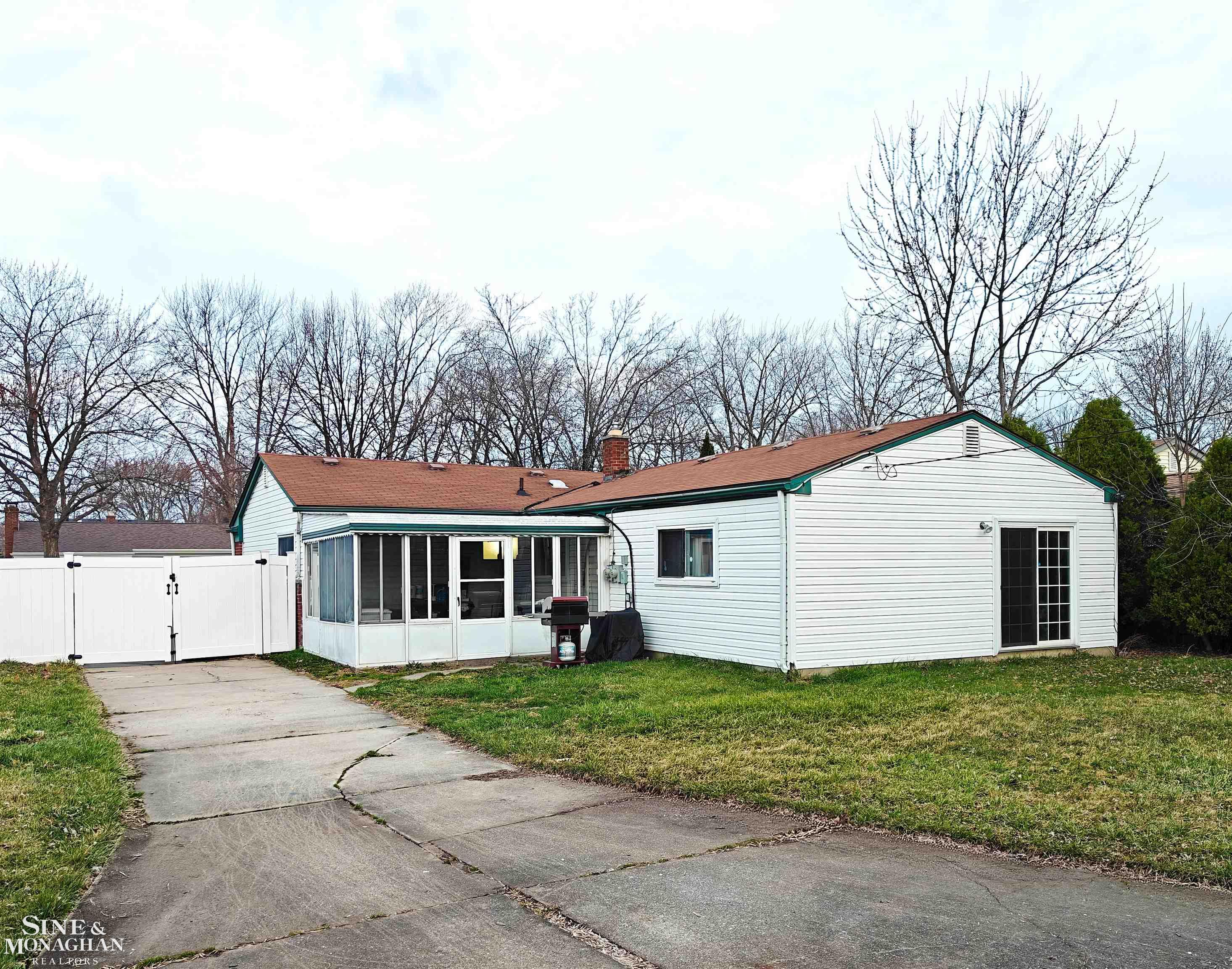 28300 Roy Boulevard, Saint Clair Shores, MI, 48081