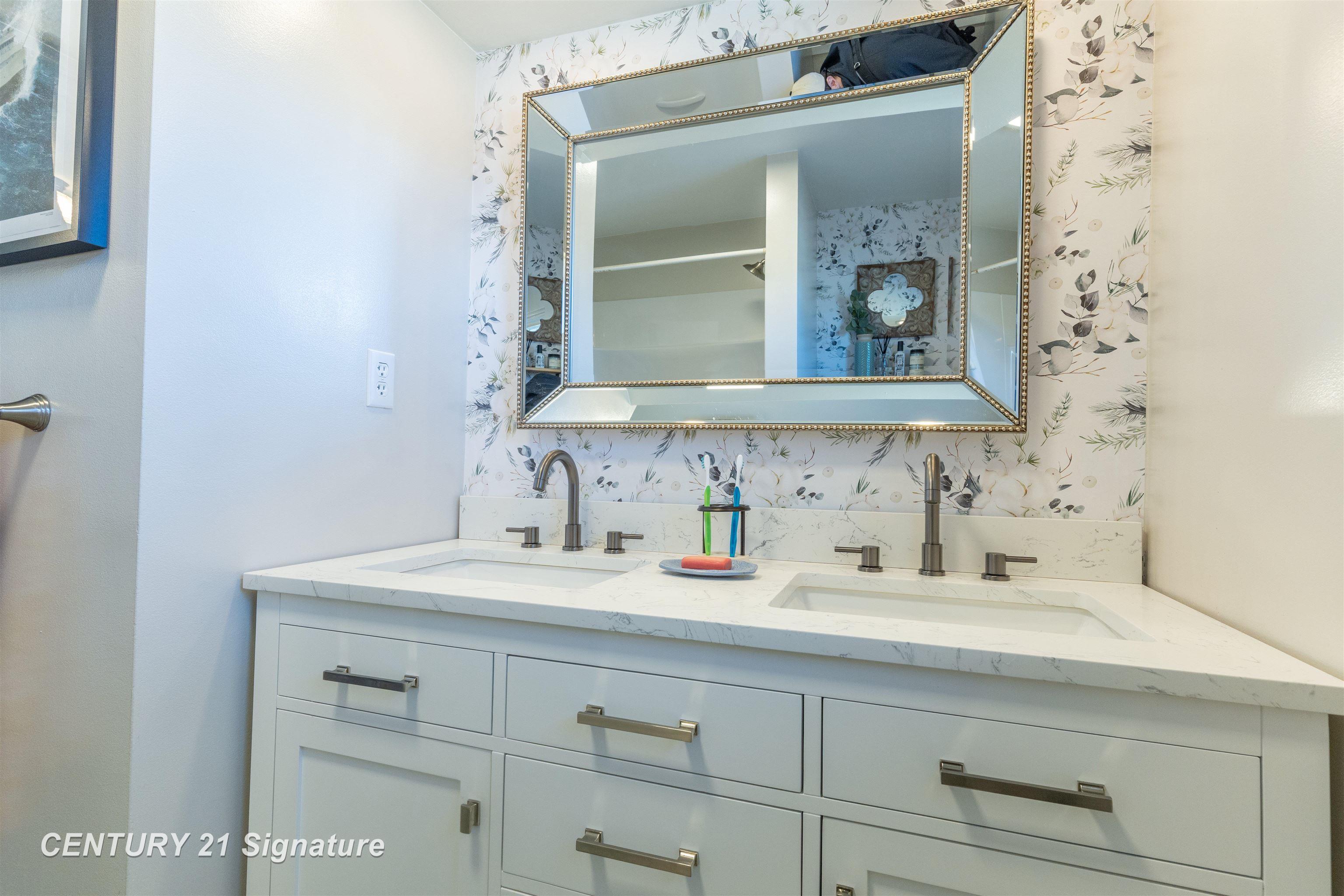 2251 E Stewart Road, Midland, MI, 48640