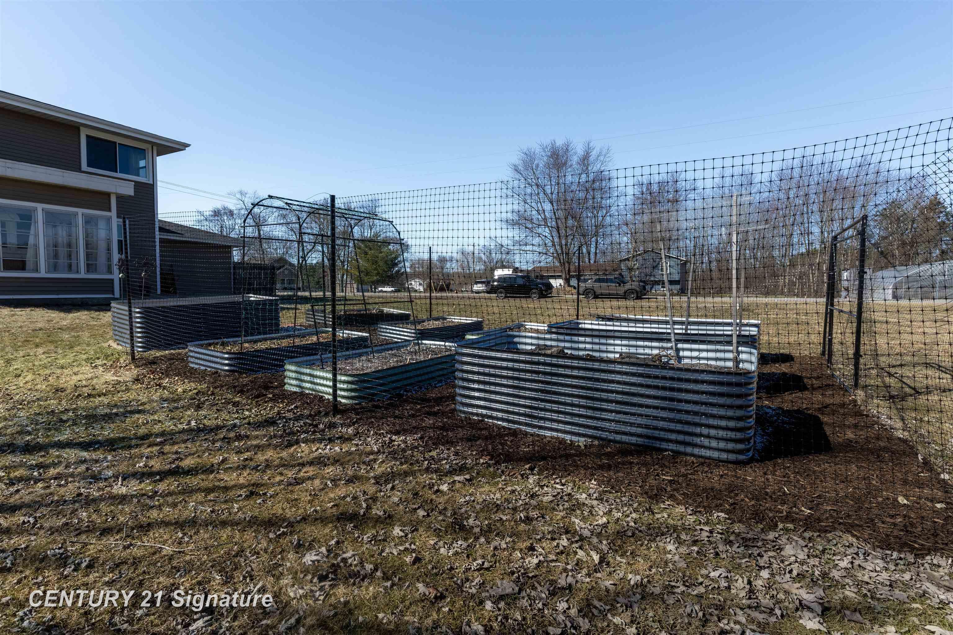 2251 E Stewart Road, Midland, MI, 48640