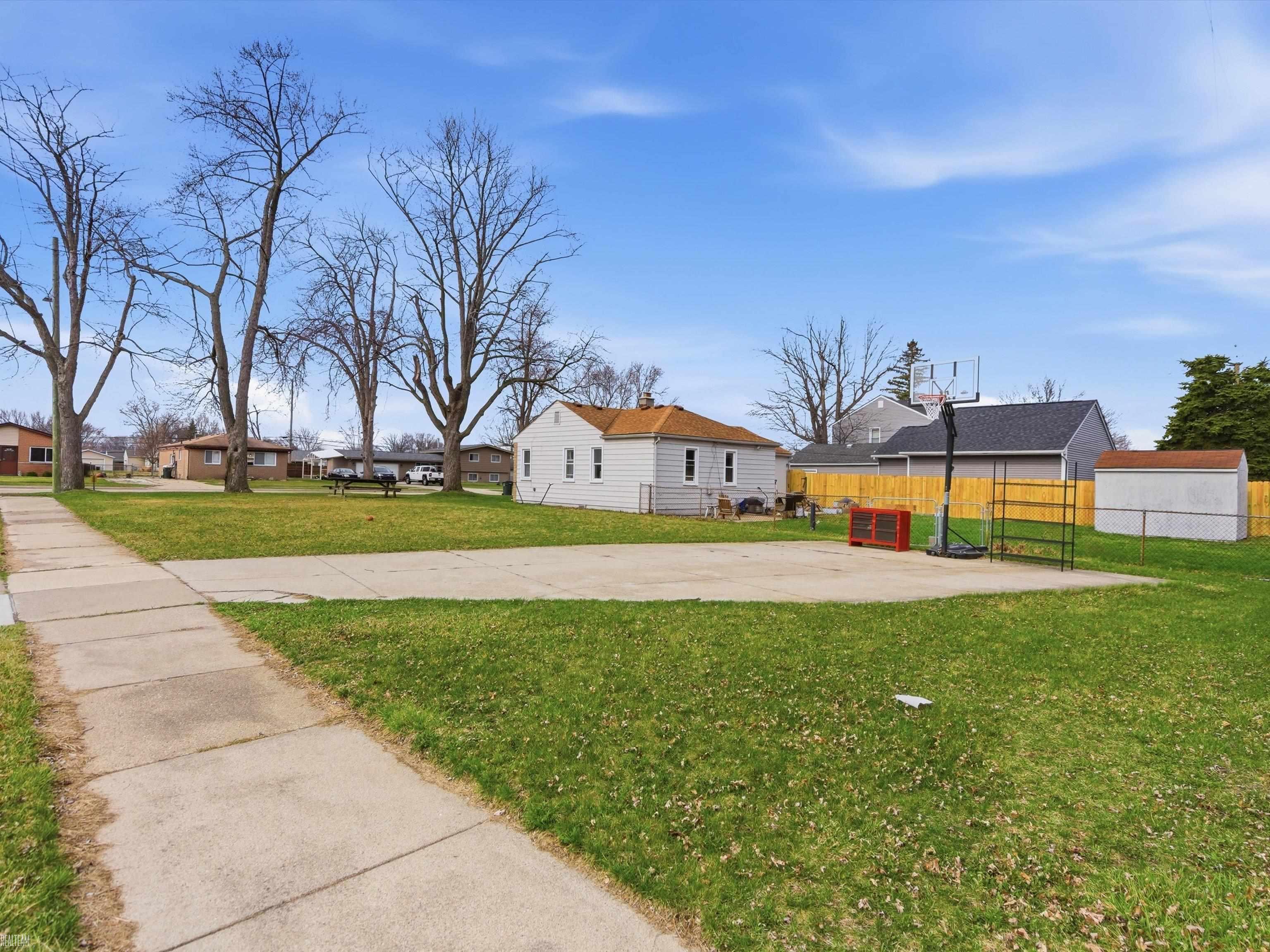 22721 Masonic Boulevard, Saint Clair Shores, MI, 48082