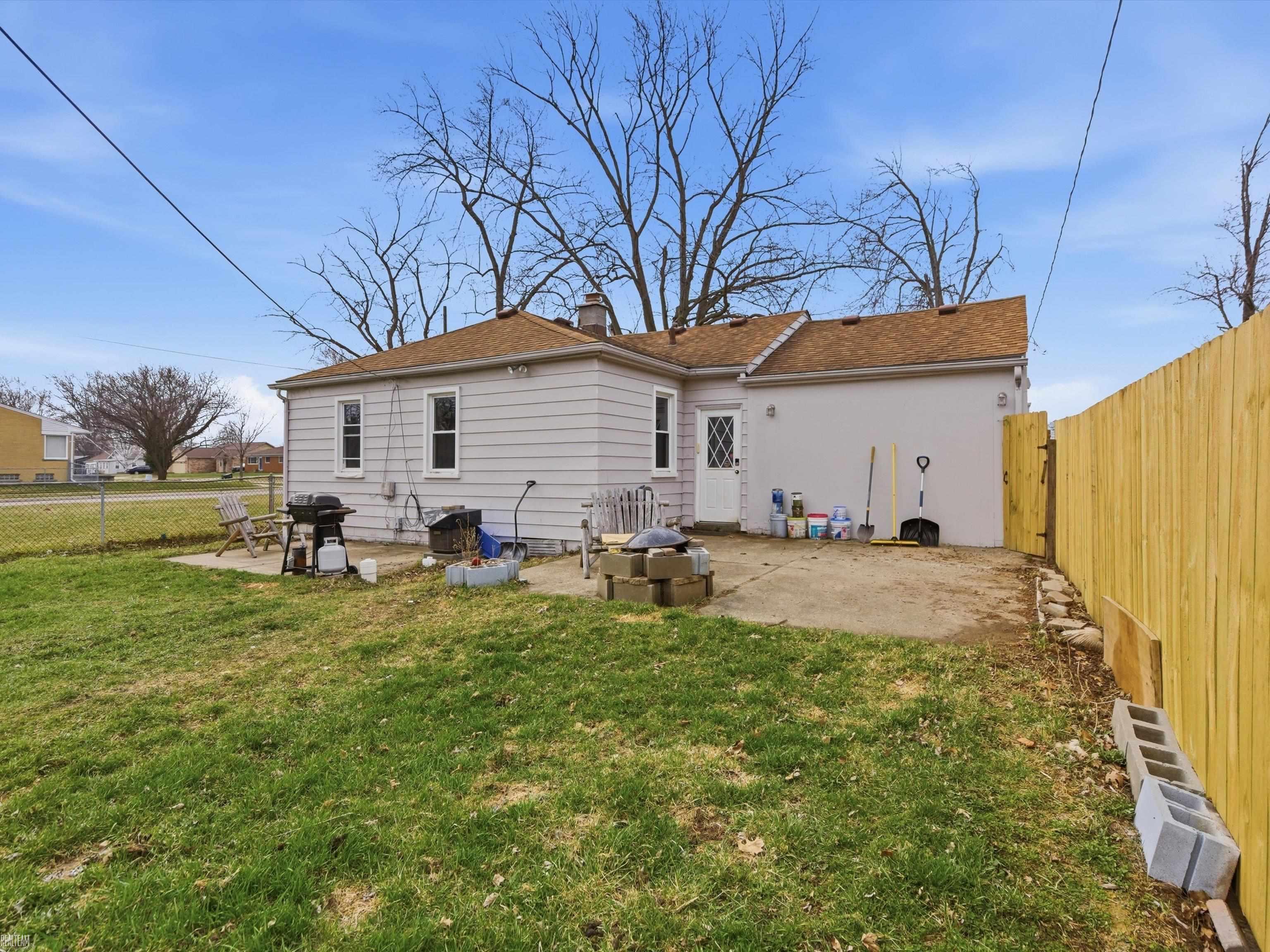 22721 Masonic Boulevard, Saint Clair Shores, MI, 48082