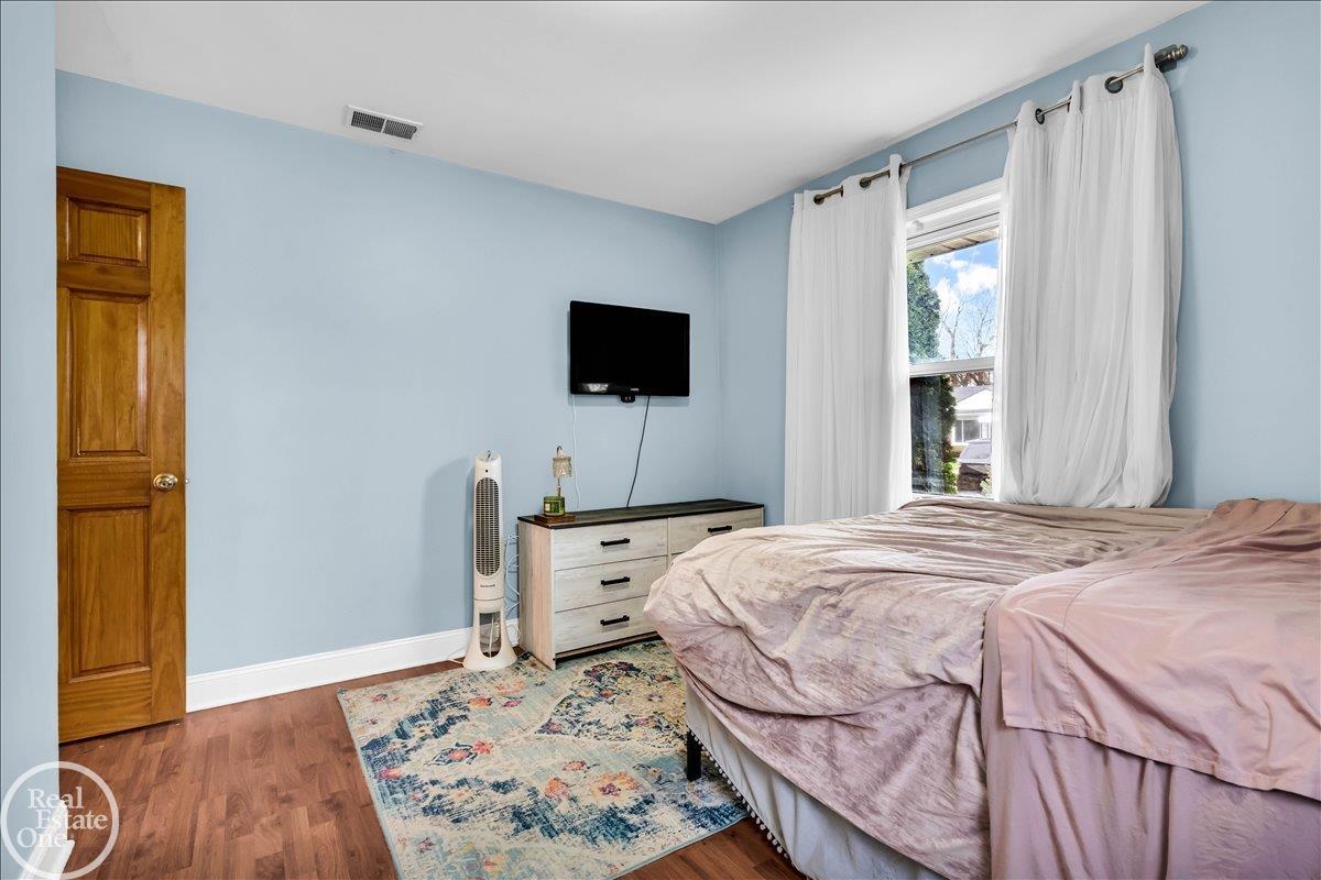 21800 Maple Avenue, Saint Clair Shores, MI, 48081