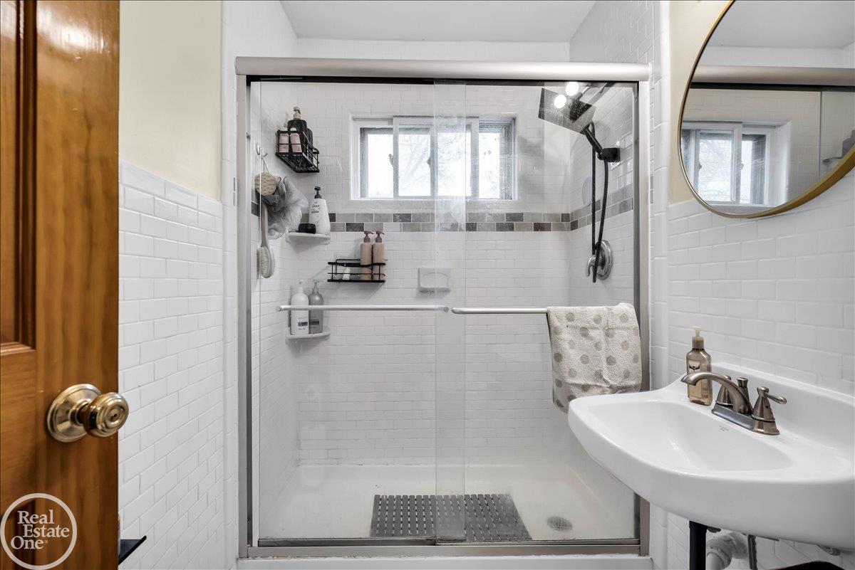 21800 Maple Avenue, Saint Clair Shores, MI, 48081