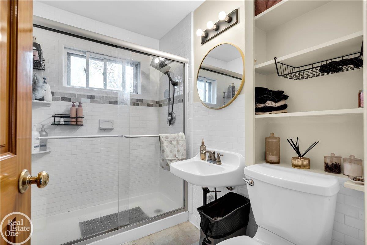 21800 Maple Avenue, Saint Clair Shores, MI, 48081