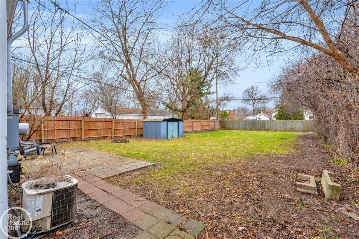 21800 Maple Avenue, Saint Clair Shores, MI, 48081