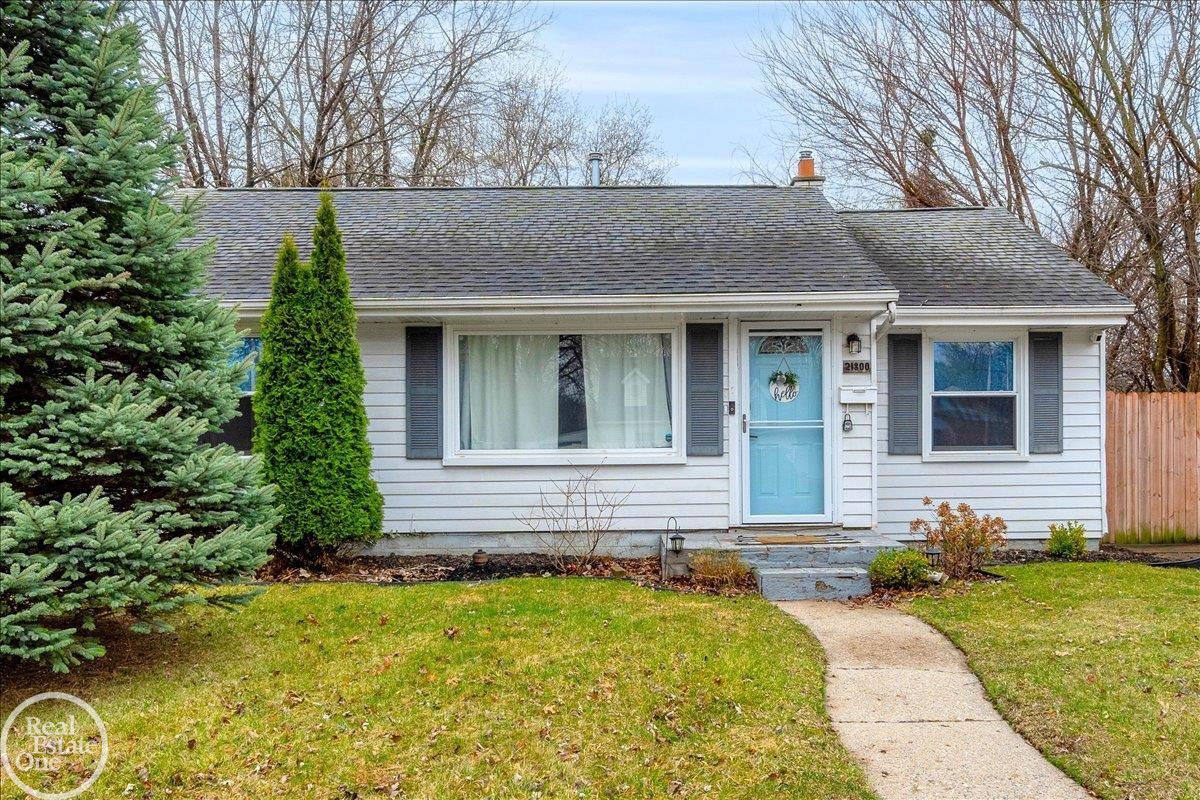 21800 Maple Avenue, Saint Clair Shores, MI, 48081