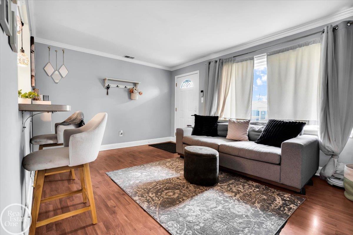 21800 Maple Avenue, Saint Clair Shores, MI, 48081