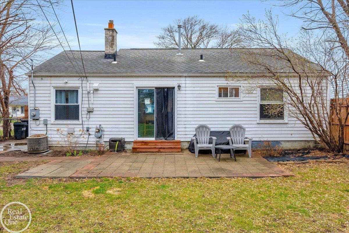 21800 Maple Avenue, Saint Clair Shores, MI, 48081